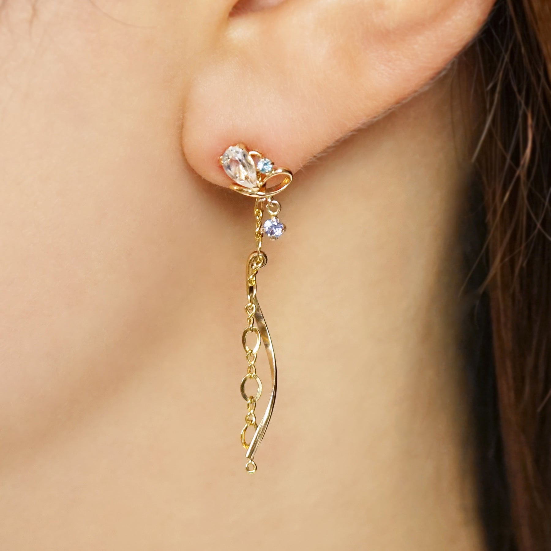 18K/10K Topaz 2Way Earrings [Blue Danube] (Yellow Gold) - Model Image