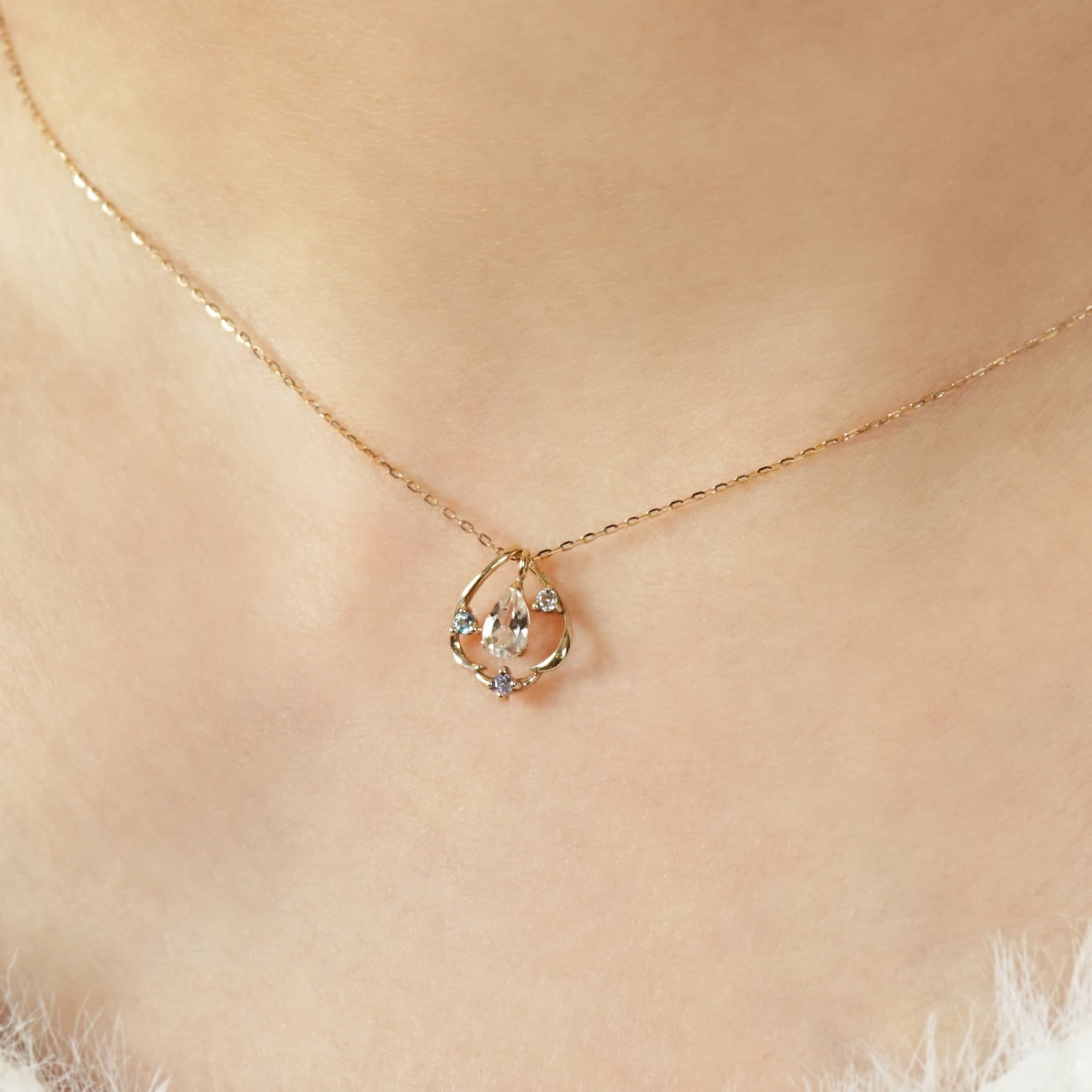 10K Topaz 2Way Necklace [Blue Danube] (Yellow Gold) - Model Image
