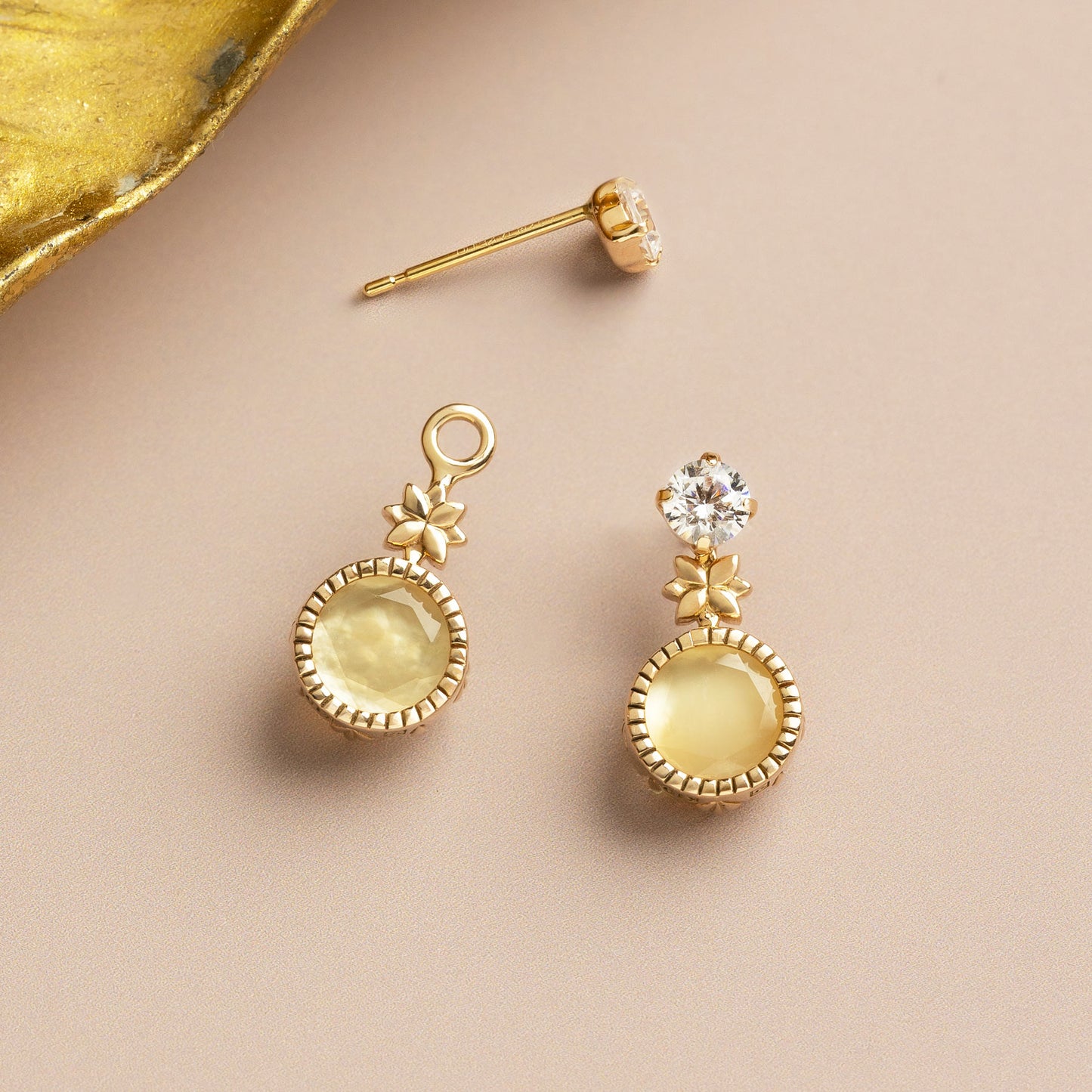 18K/10K White Shell Multi-Way Earrings [Edelweiss] (Yellow Gold) - Product Image