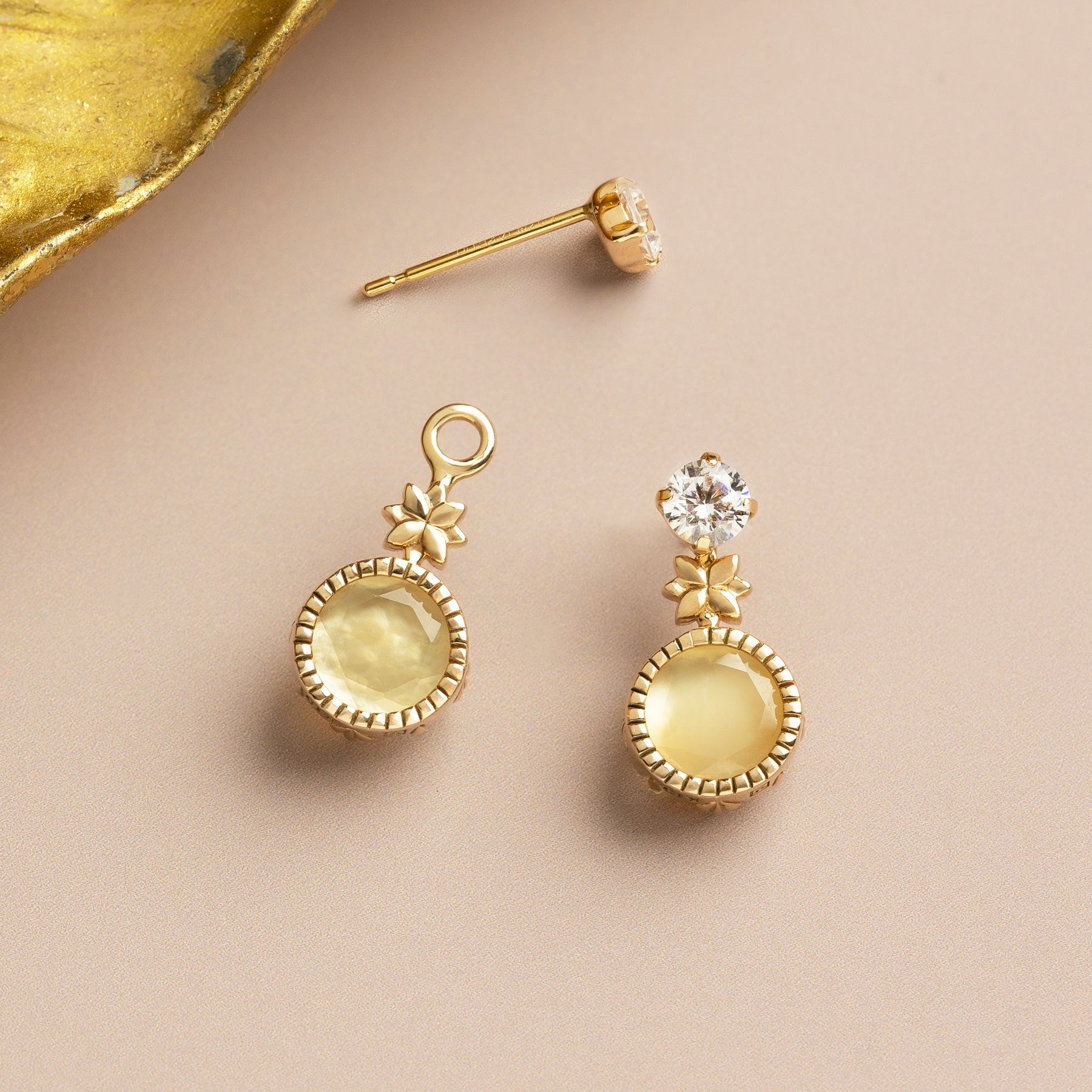 18K/10K White Shell Multi-Way Earrings [Edelweiss] (Yellow Gold) - Product Image