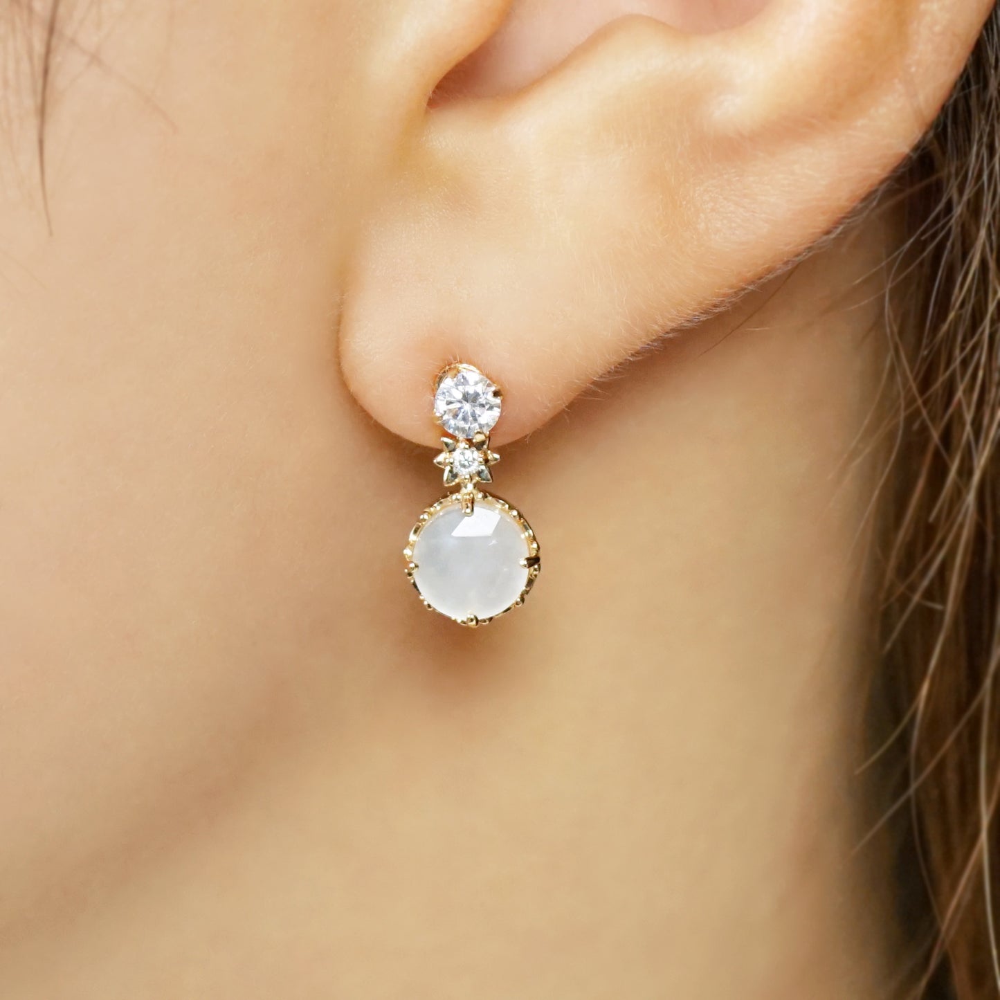 18K/10K White Shell Multi-Way Earrings [Edelweiss] (Yellow Gold) - Model Image