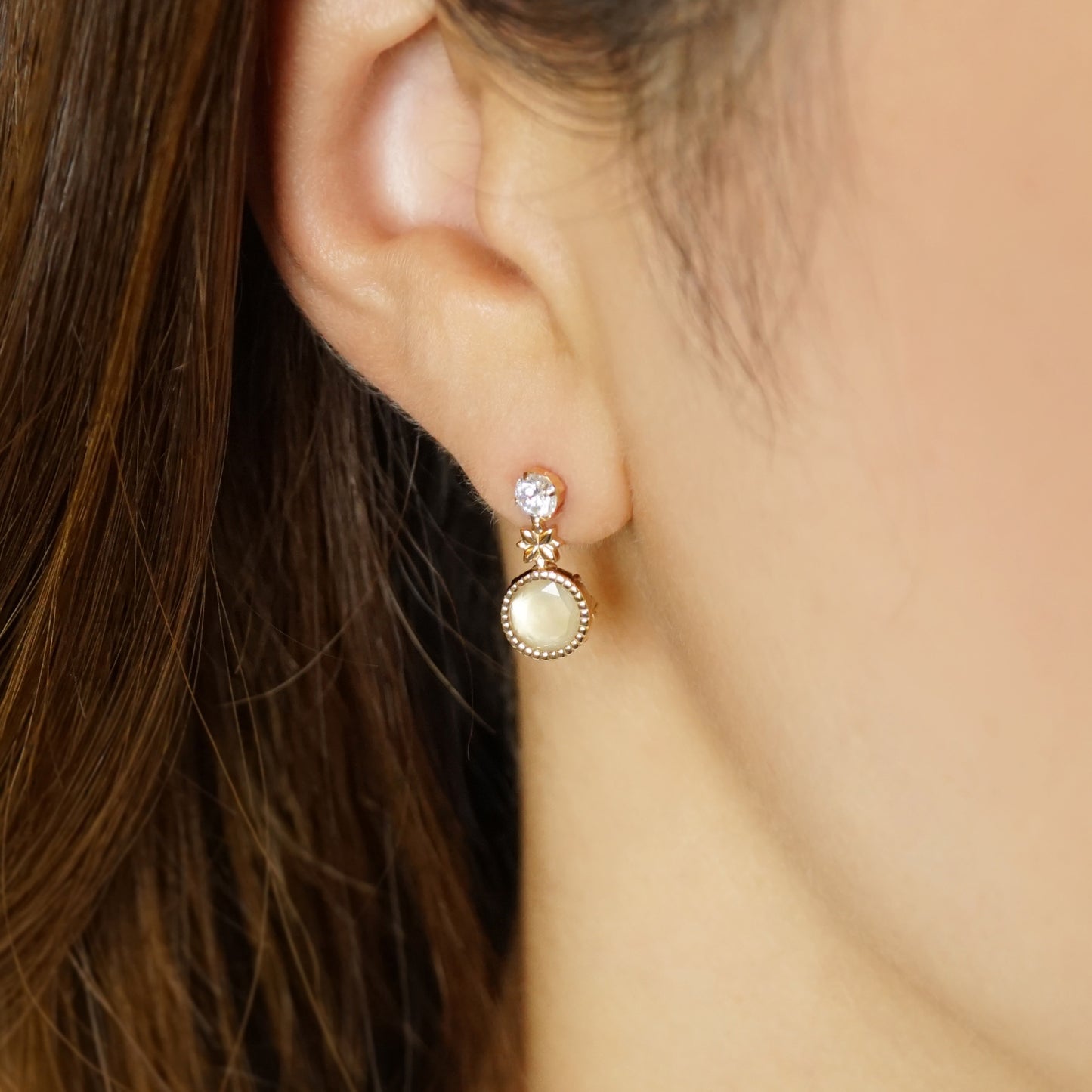 18K/10K White Shell Multi-Way Earrings [Edelweiss] (Yellow Gold) - Model Image