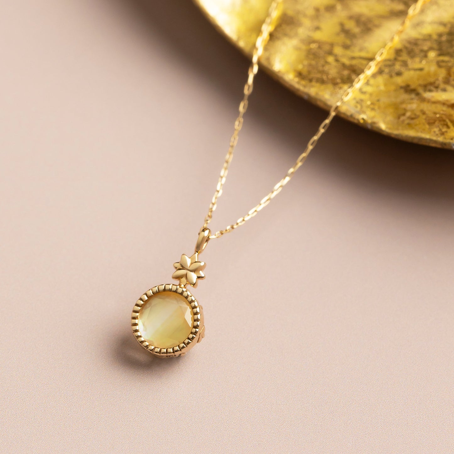 10K White Shell Necklace [Edelweiss] (Yellow Gold) - Product Image