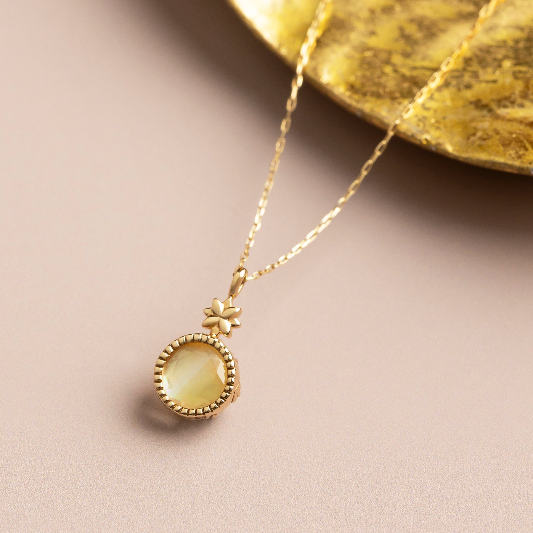10K White Shell Necklace [Edelweiss] (Yellow Gold) - Product Image