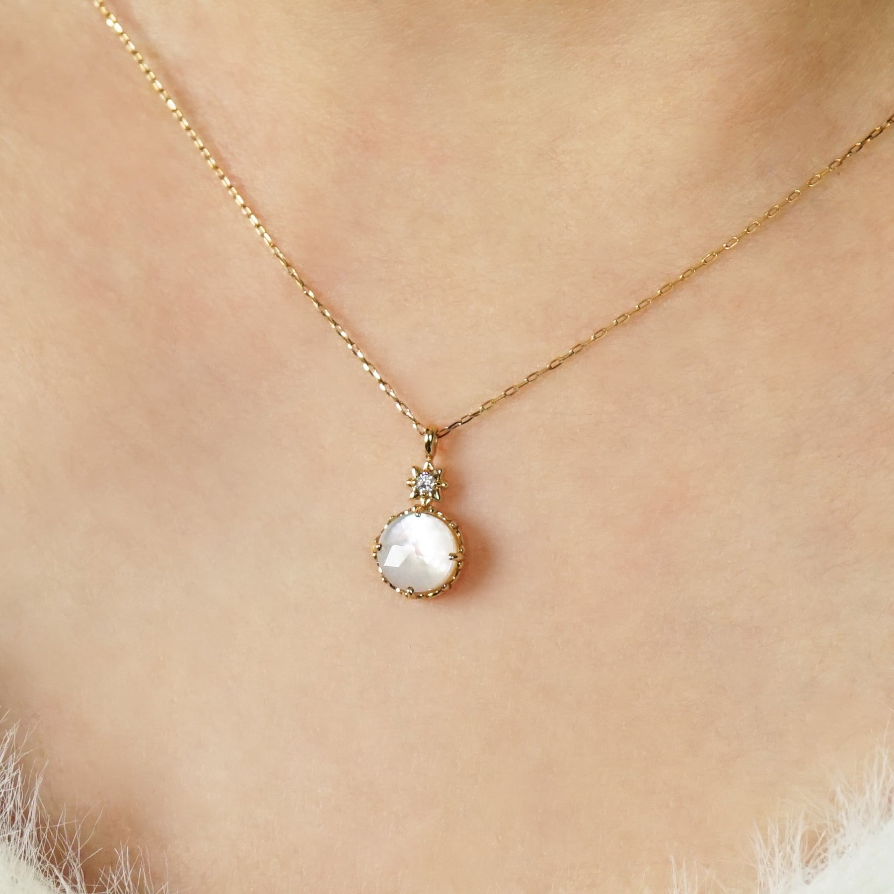 10K White Shell Necklace [Edelweiss] (Yellow Gold) - Model Image