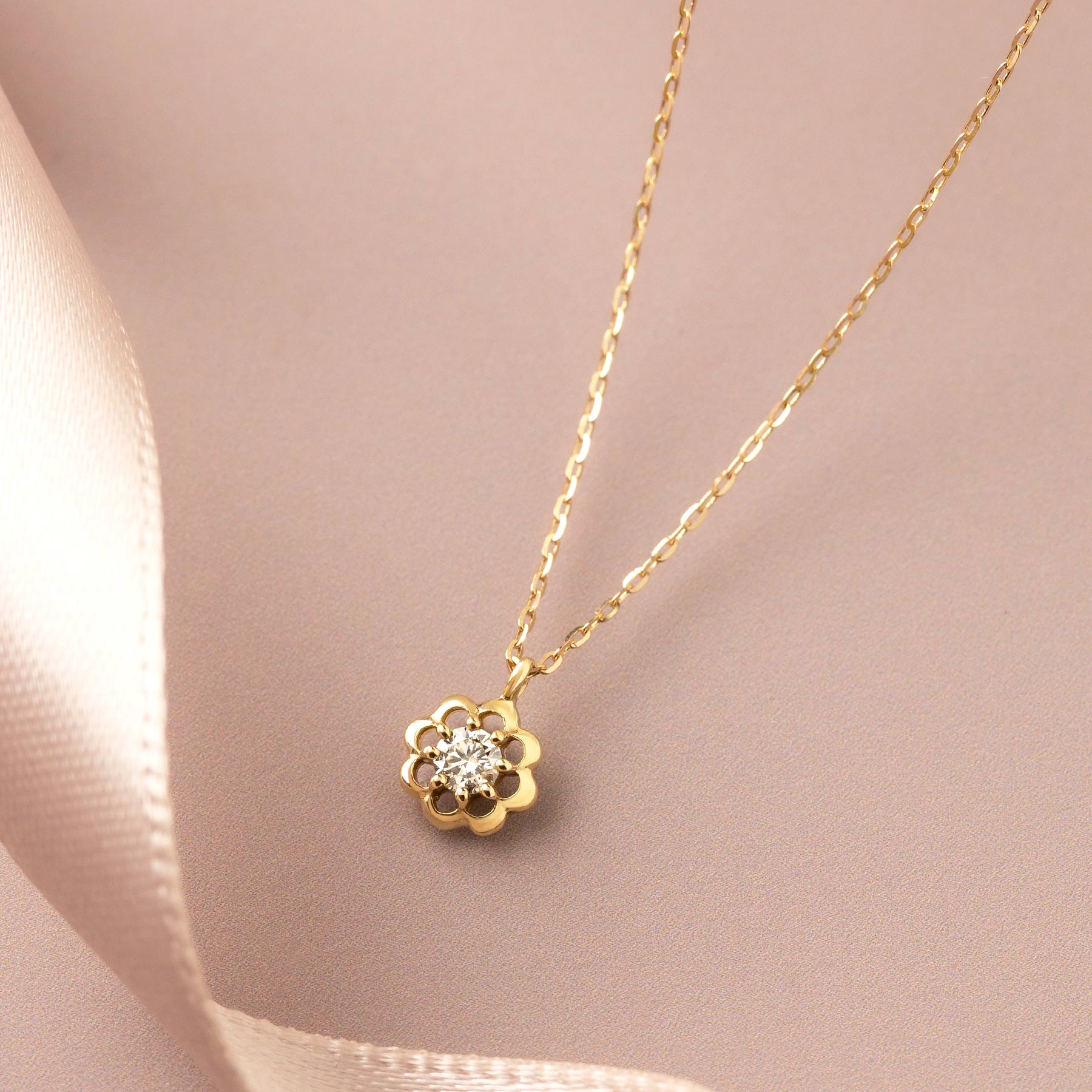 10K Diamond Necklace [Flille Swirl] (Yellow Gold) - Product Image