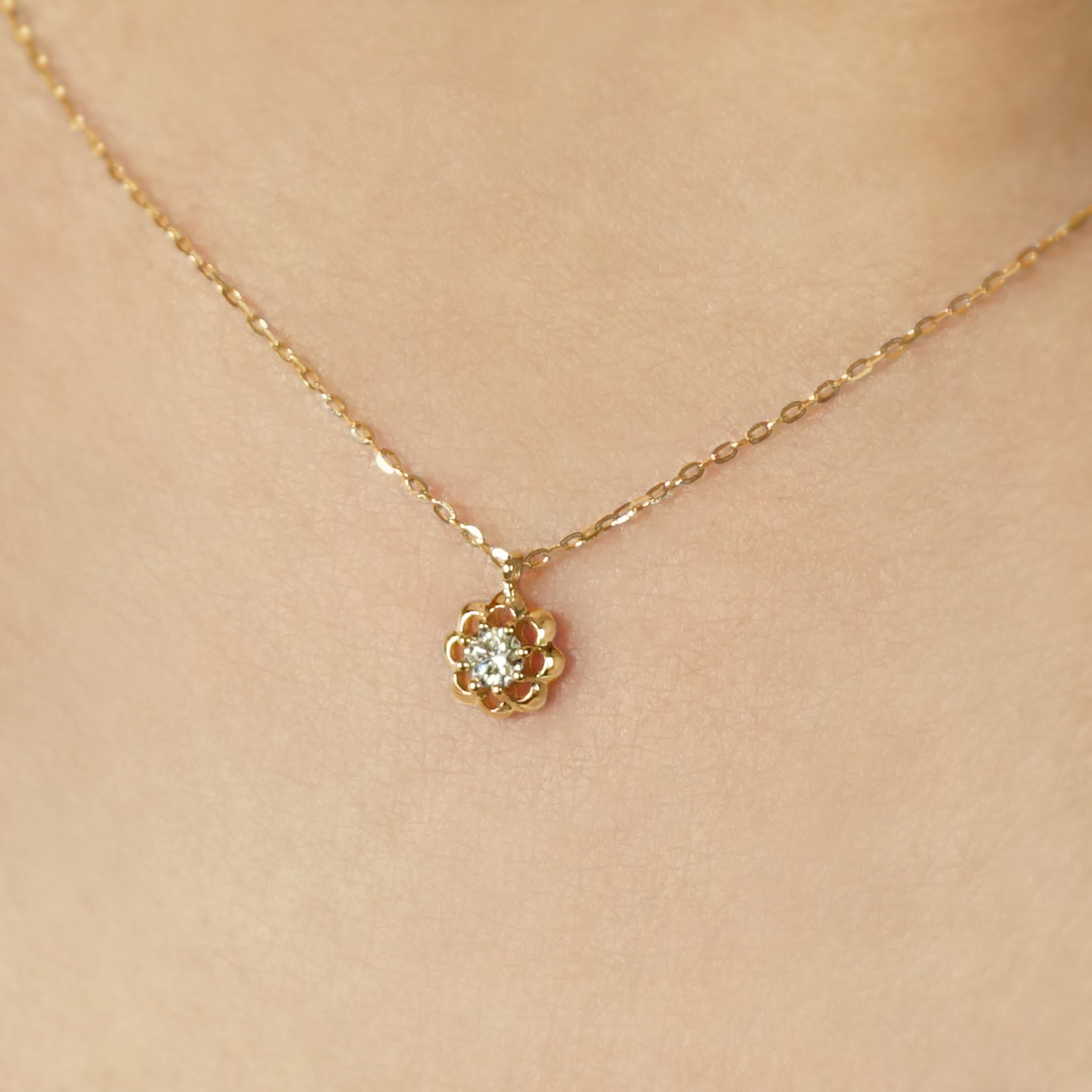 10K Diamond Necklace [Flille Swirl] (Yellow Gold) - Model Image