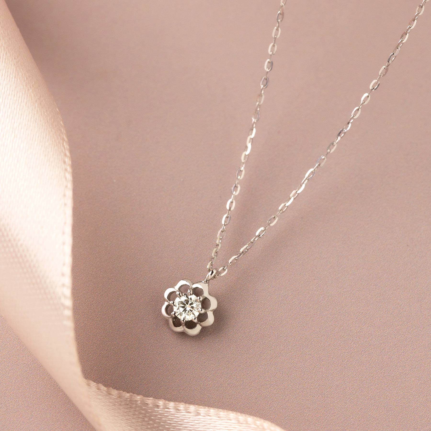 10K Diamond Necklace [Flille Swirl] (White Gold) - Product Image