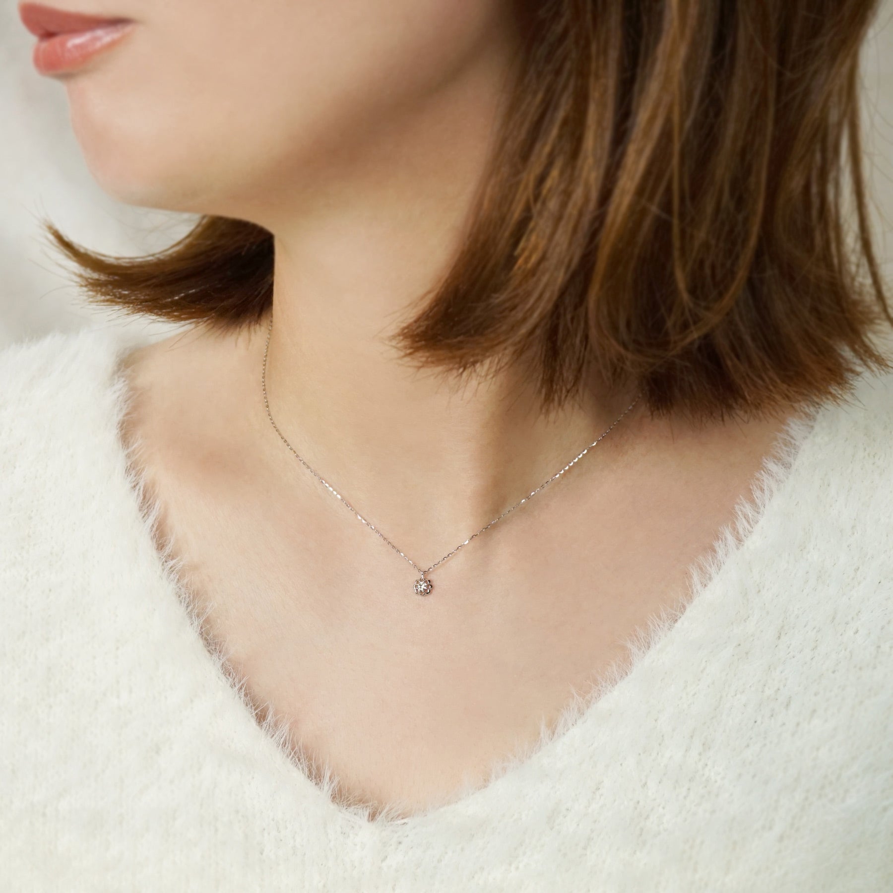 10K Diamond Necklace [Flille Swirl] (White Gold) - Model Image
