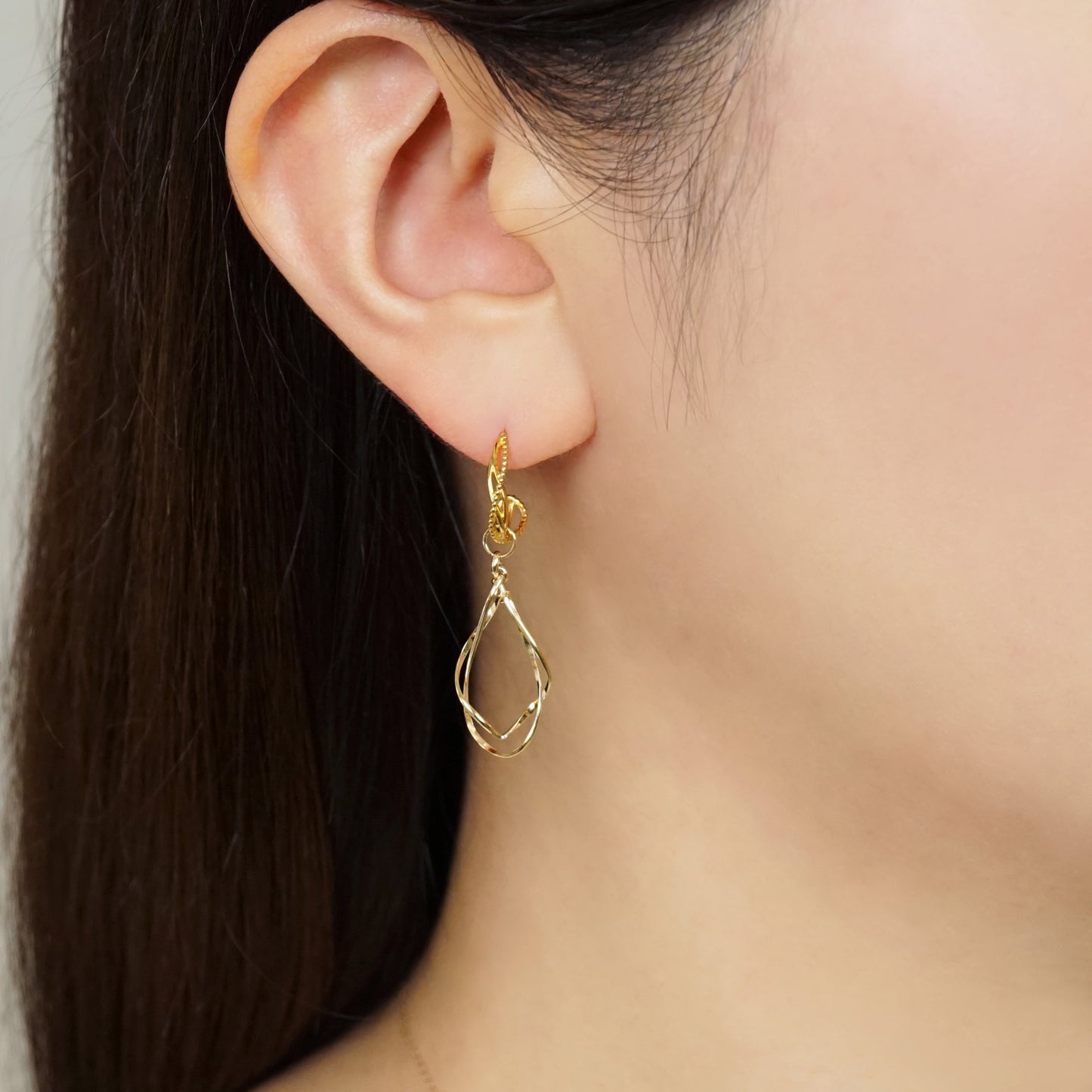 [Palette] 925 Sterling Silver / 10K / Gold Filled Tanzanite Charm Set Earrings [Dance] - Model Image