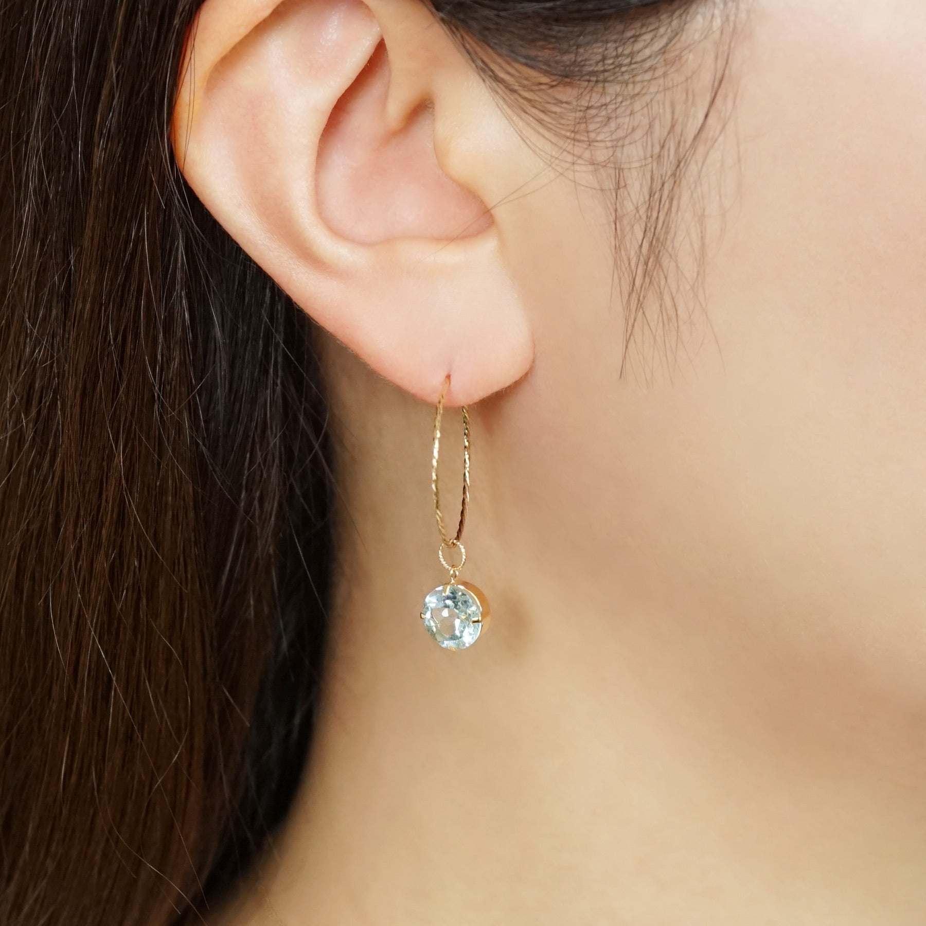 [Palette] 10K Blue Topaz Charm Set [Airy Tone] (Yellow Gold) - Model Image