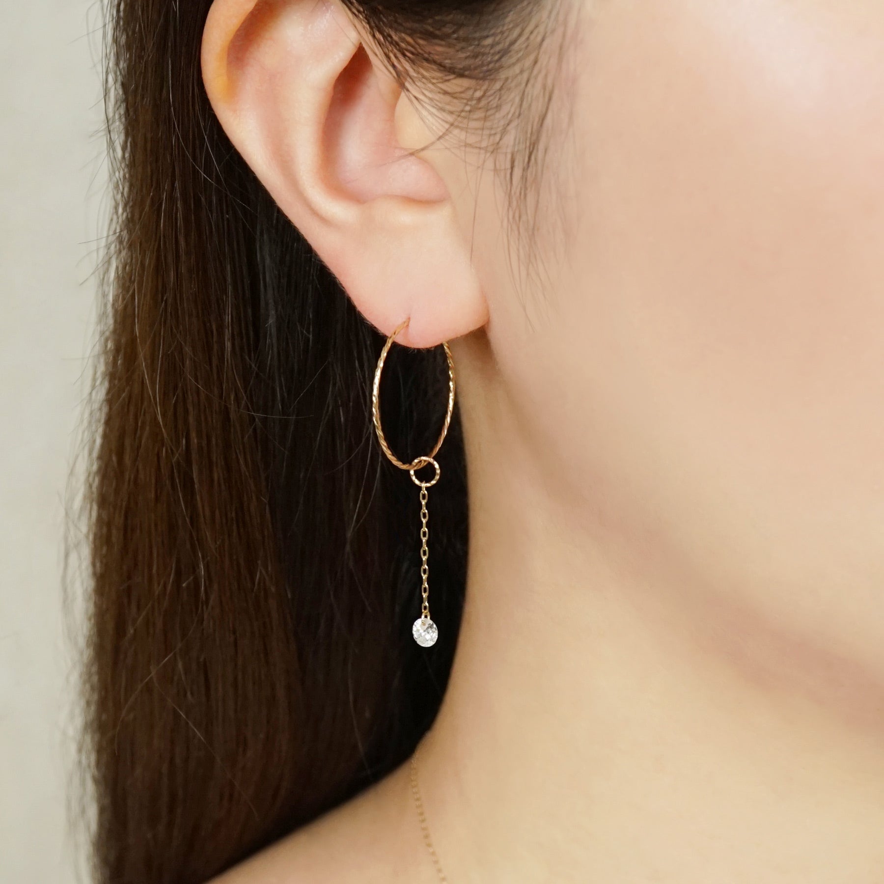 [Palette] 10K Blue Topaz Charm Set [Airy Tone] (Yellow Gold) - Model Image