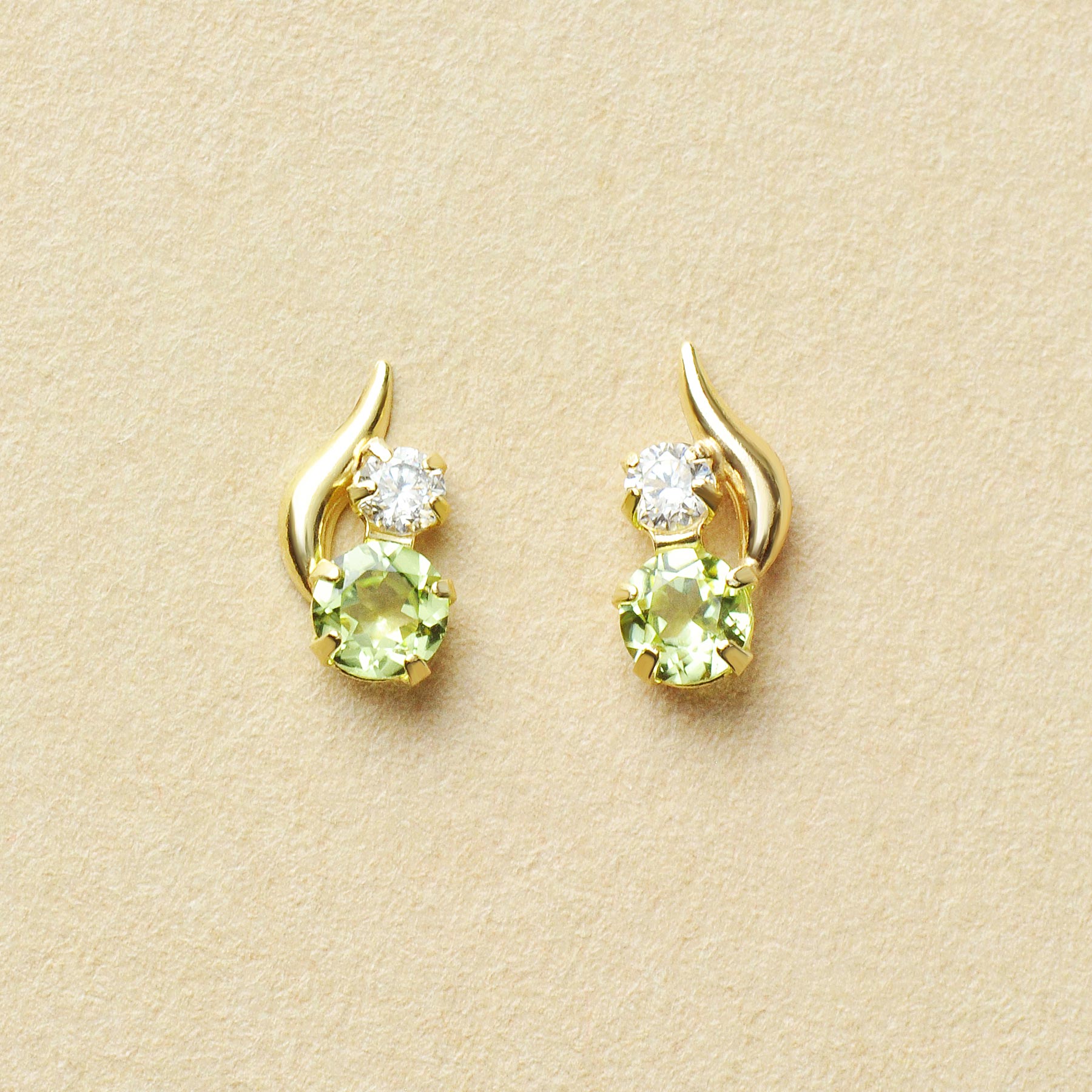 [WEB Exclusive] 10K Peridot Simple Earrings (Yellow Gold) - Product Image