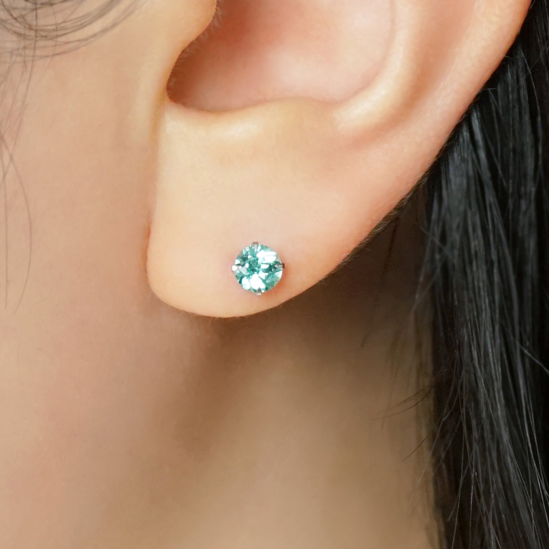 [Second Earrings] Platinum Apatite Earrings - Model Image