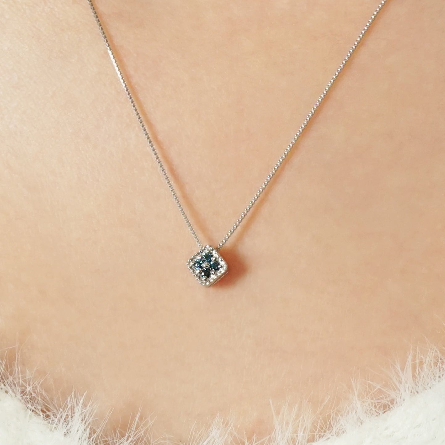 Platinum Diamond Necklace [Day Moon] - Model Image