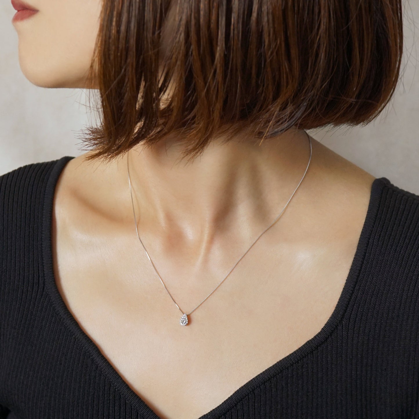 Platinum Diamond Necklace [Moondrop] - Model Image