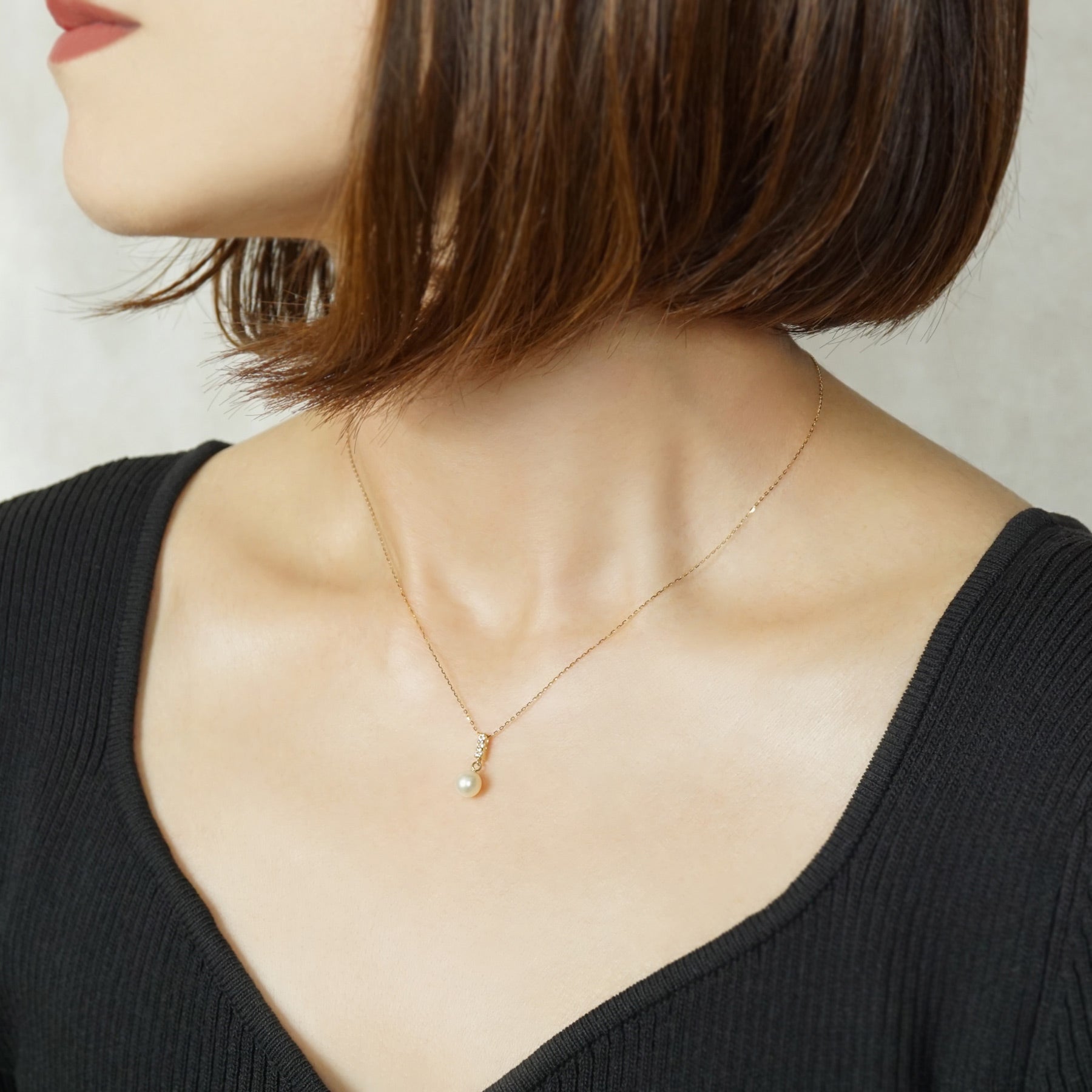 10K Freshwater Pearl Bar Shaped Necklace (Yellow Gold) - Model Image