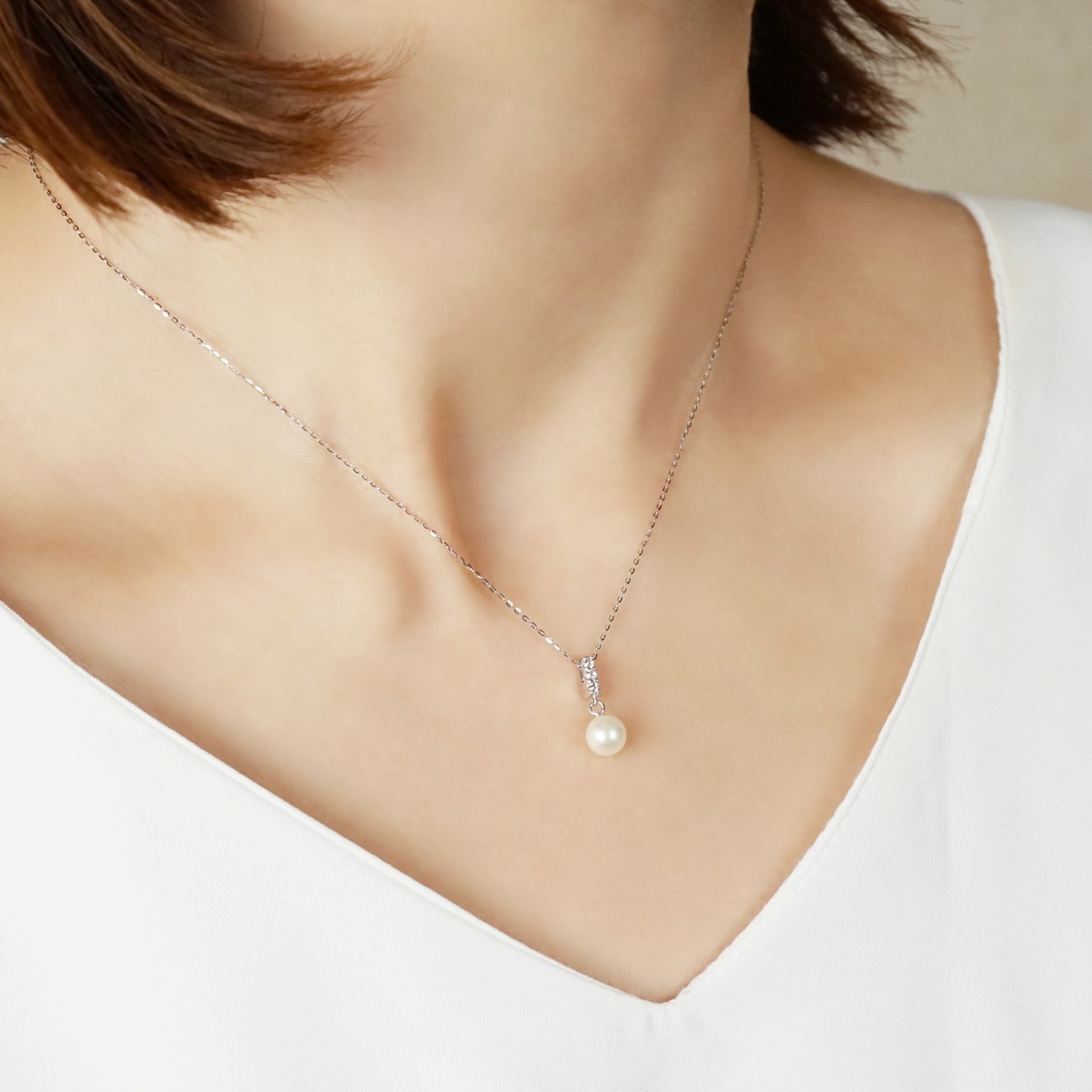 10K Freshwater Pearl Bar Line Necklace (White Gold) - Model Image