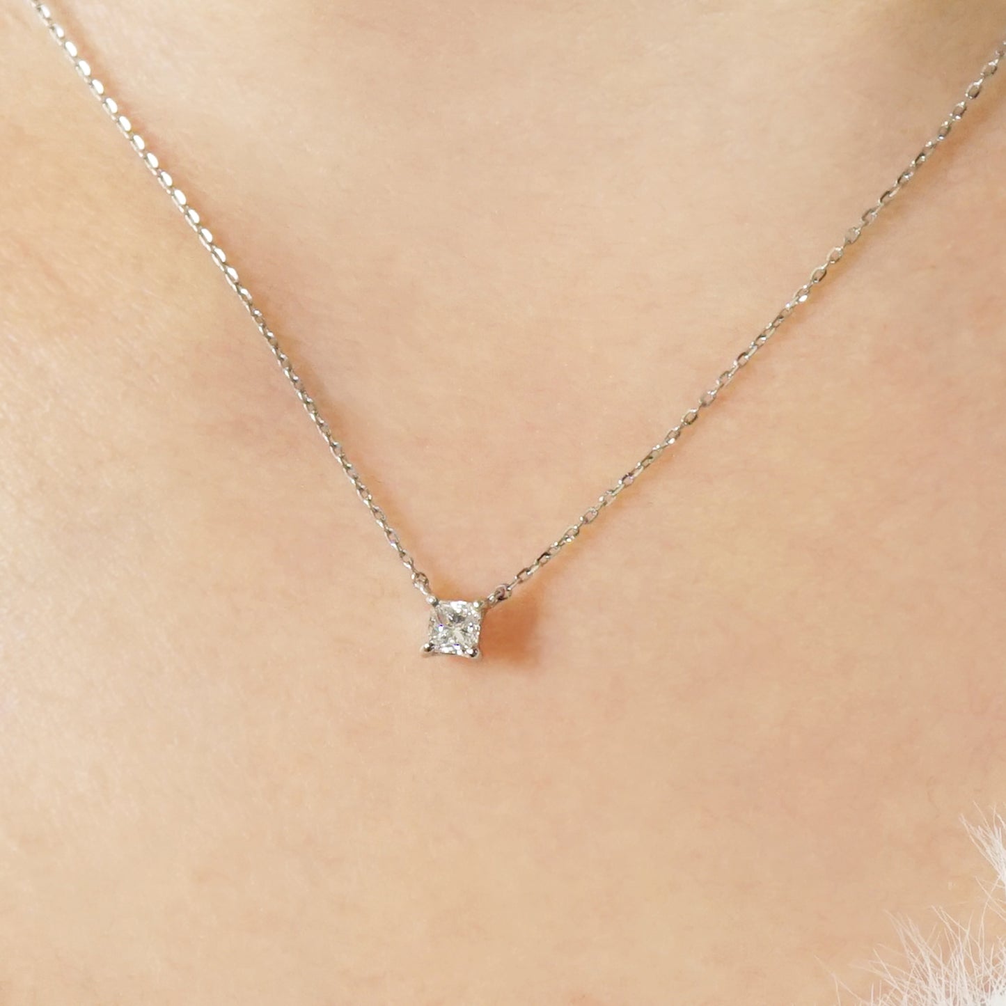 [Limited Edition] Platinum Princess Cut Diamond Necklace - Model Image