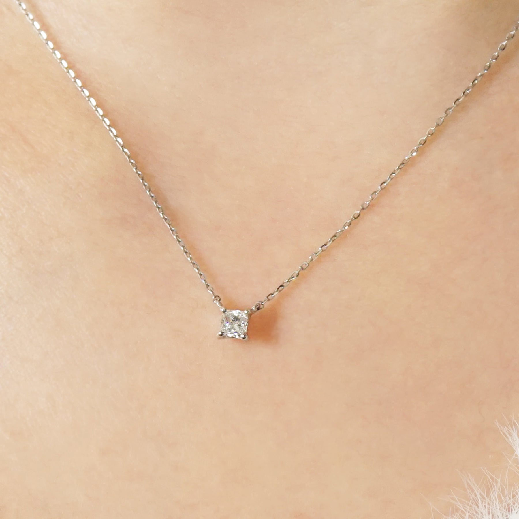 [Limited Edition] Platinum Princess Cut Diamond Necklace - Model Image