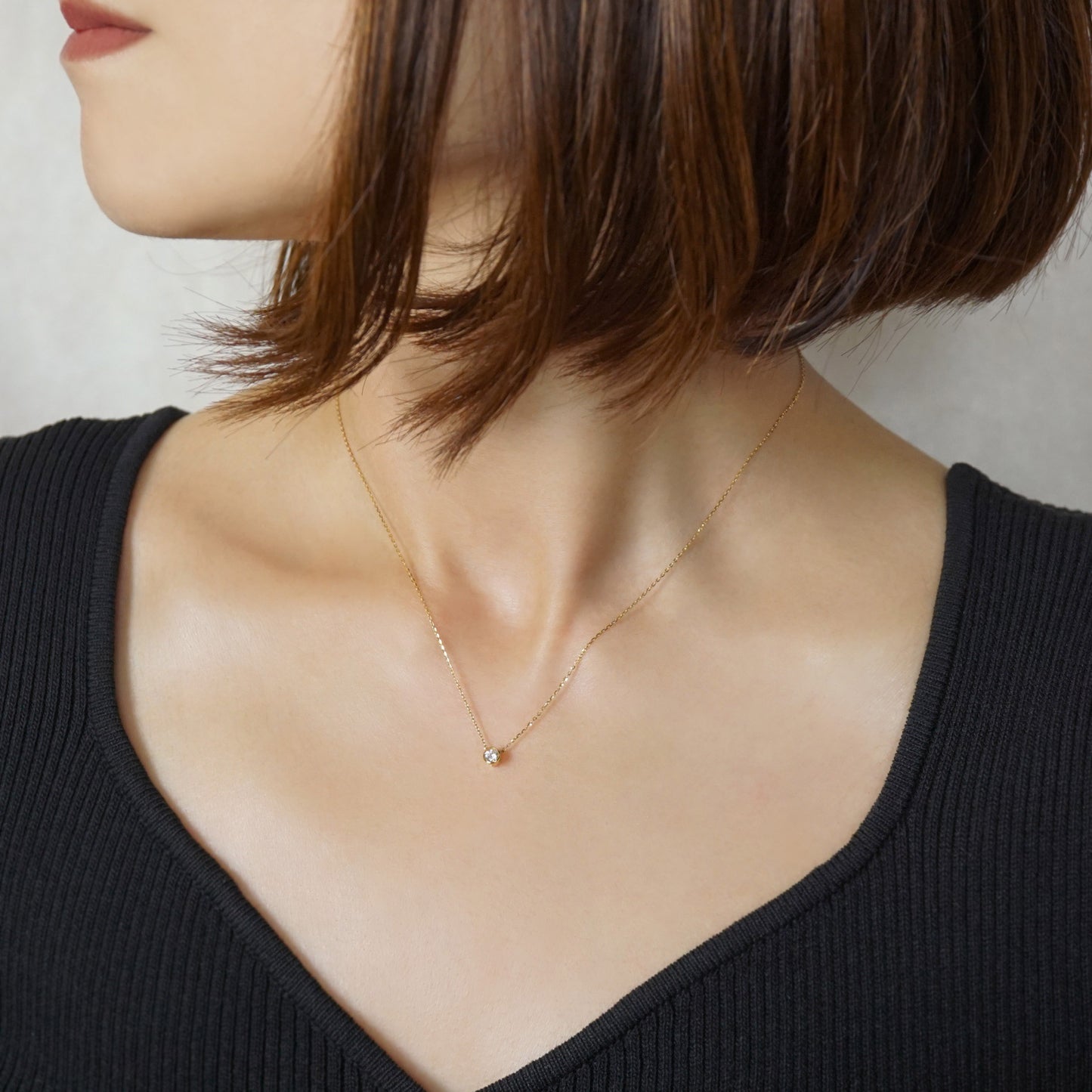 [Limited Edition] 18K Diamond Solitaire Necklace (Yellow Gold) - Model Image