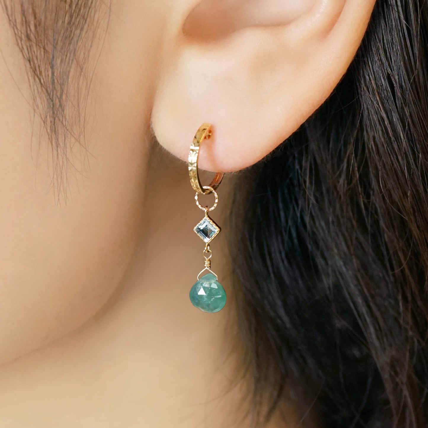 [Palette] 10K Blue Topaz x Grandidierite Charms (Large Link) (Yellow Gold) - Model Image