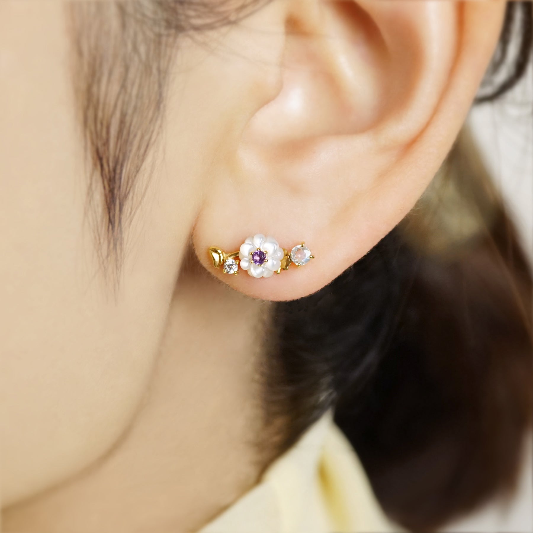 [Solo Earring] 925 Sterling Silver / 10K Anemone Single Earring - Model Image