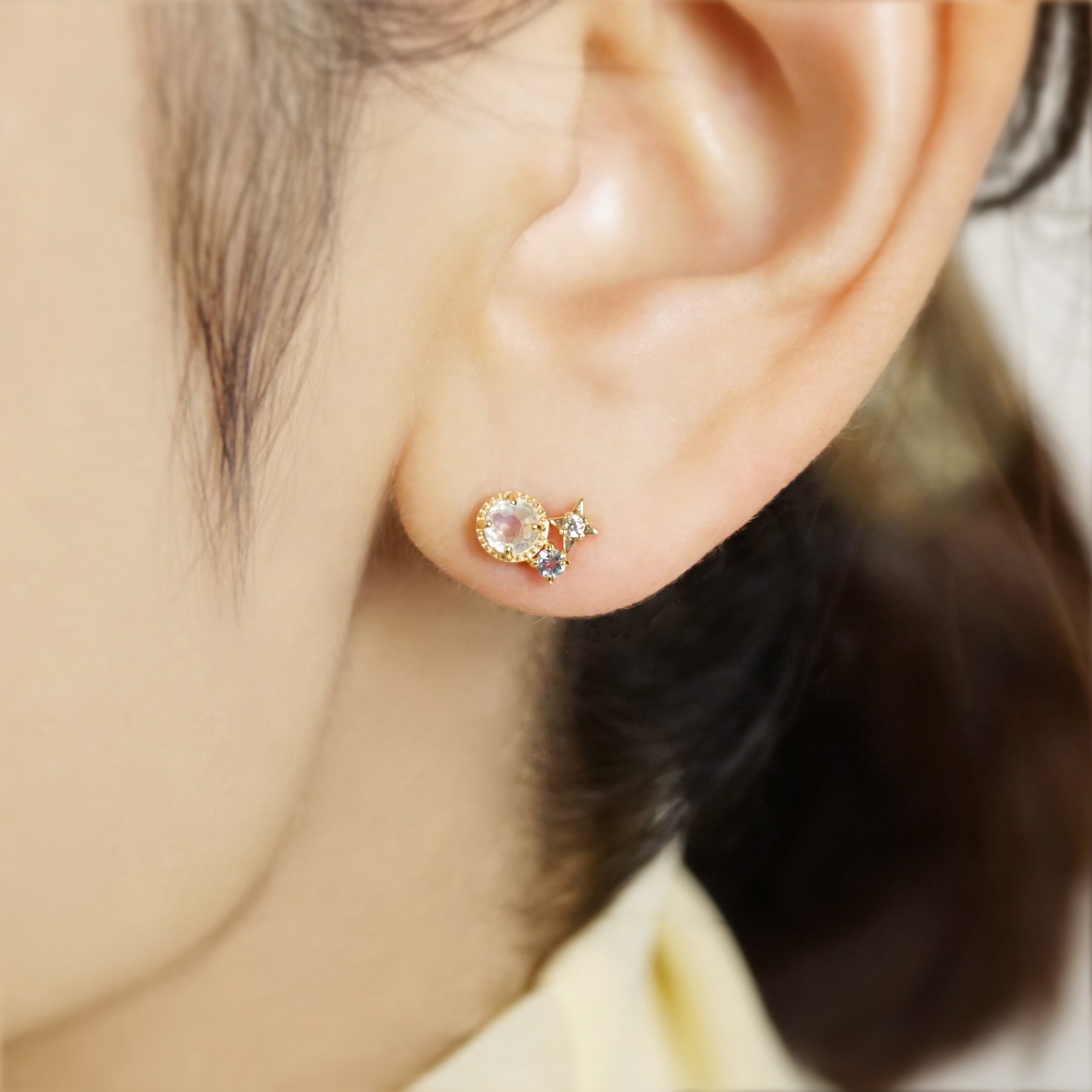 [Solo Earring] 18K/10K Sparkle Single Earring (Yellow Gold) - Model Image