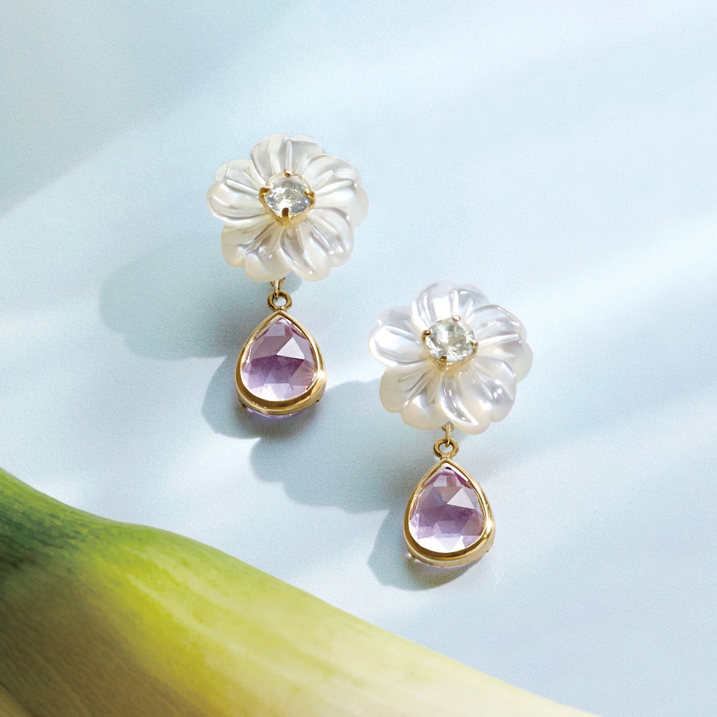 18K/10K White Shell Earrings [Blossom] (Yellow Gold) - Product Image