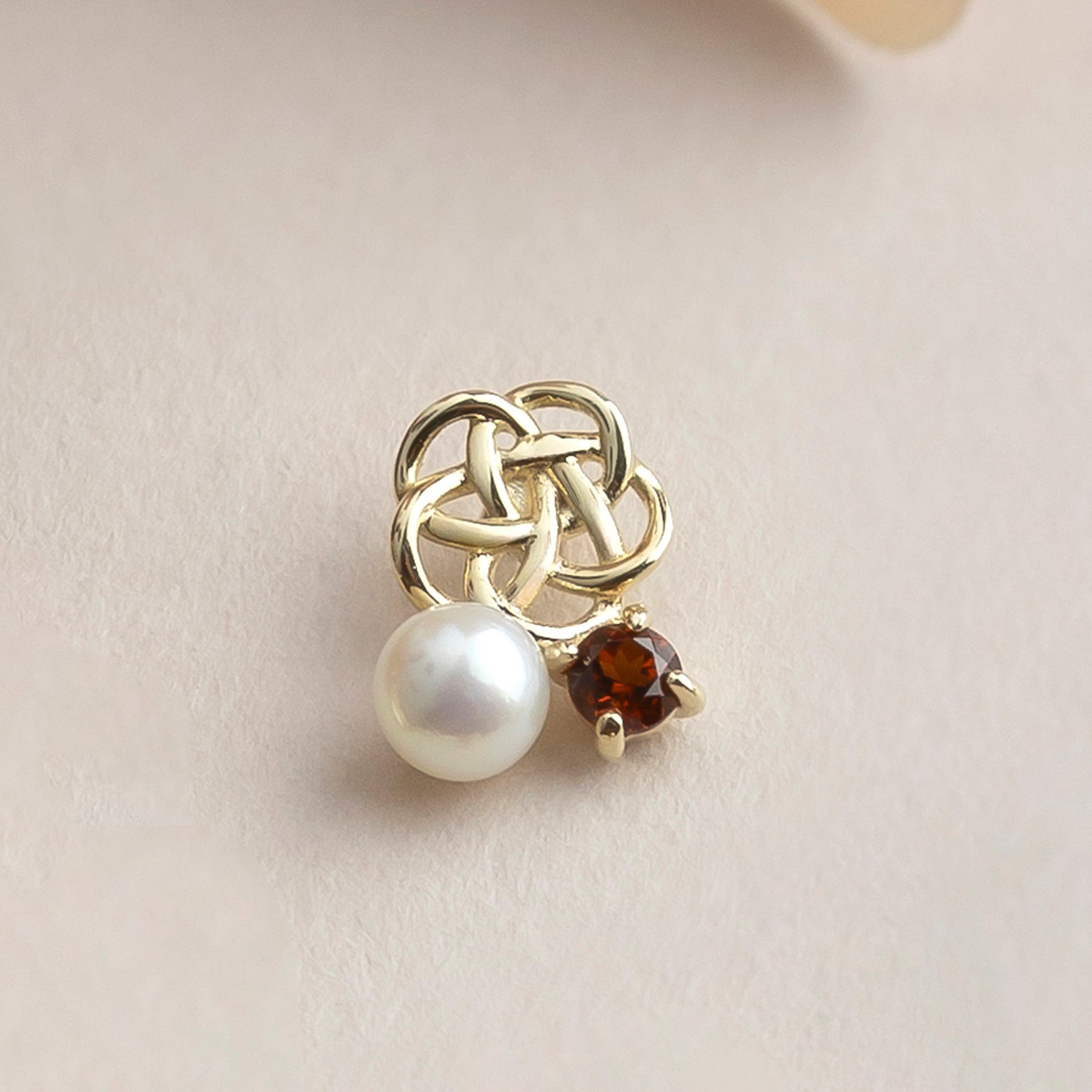 [Solo Earring] 18K/10K Mizuhiki Plum Knot Single Earring (Yellow Gold) - Product Image