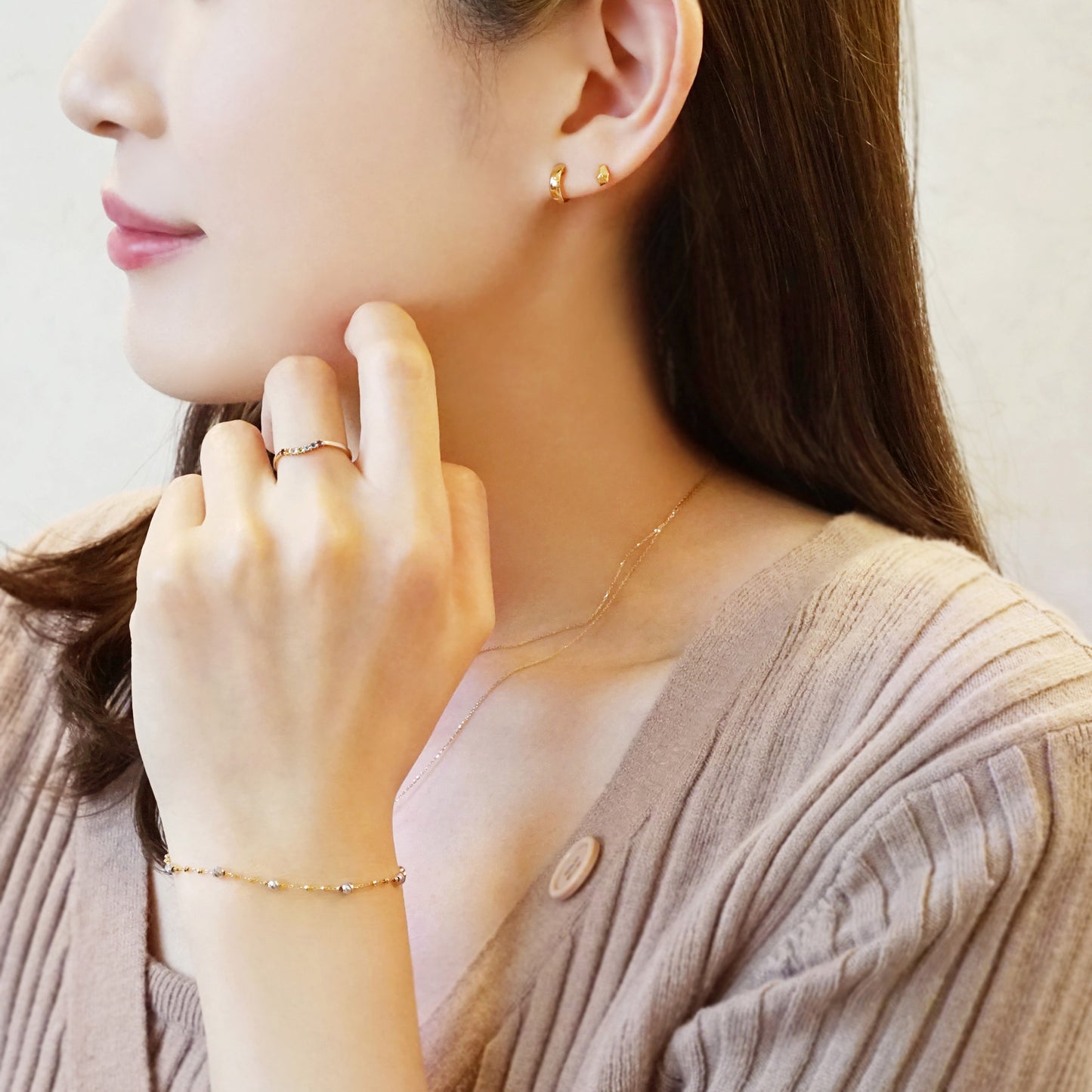 18K Basic Hoop Earrings (Yellow Gold) - Model Image