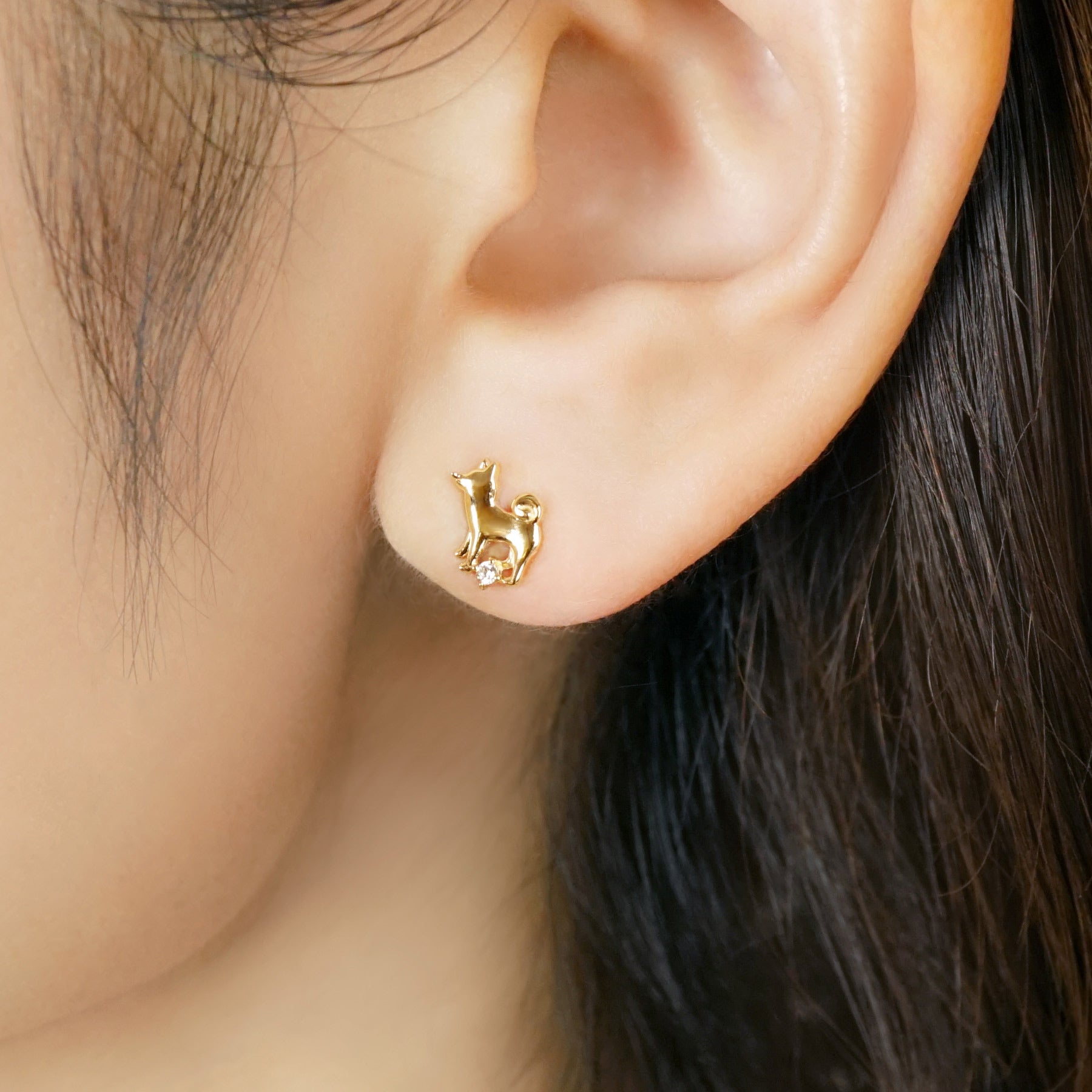 [Solo Earring] 18K/10K Shiba Inu Single Earring (Yellow Gold) - Model Image