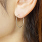 [Palette] Gold Filled Small Hoop Base Earrings (Platinum Coated) - Model Image