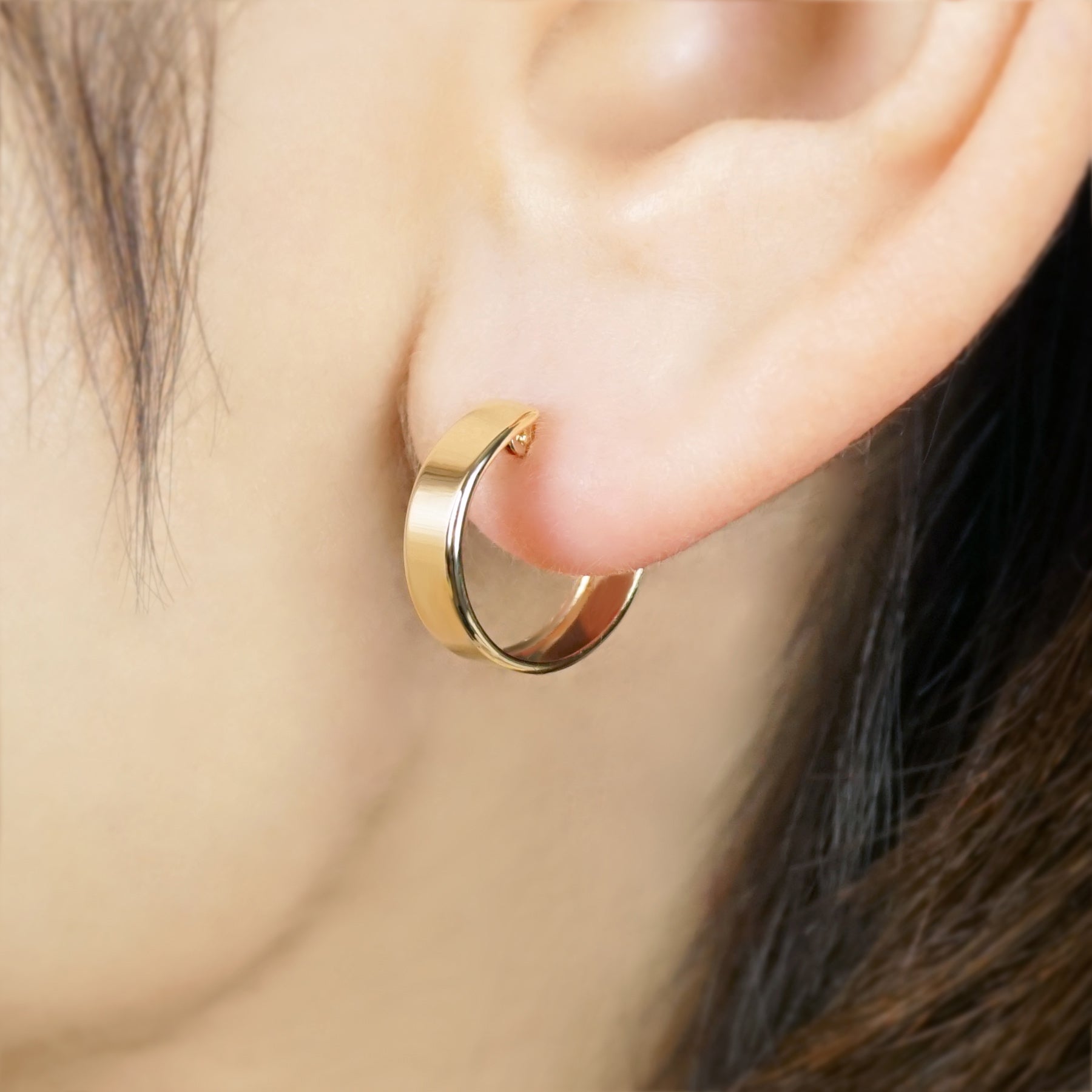 10K Basic Wide Hoop Earrings (Yellow Gold) - Model Image