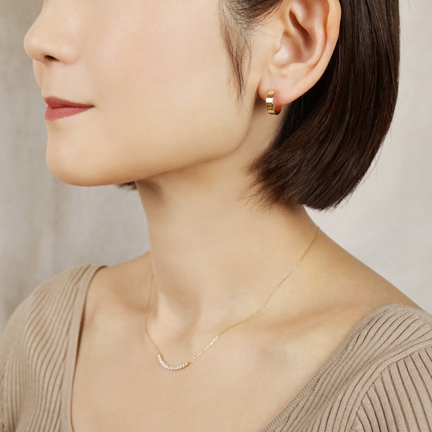 10K Basic Wide Hoop Earrings (Yellow Gold) - Model Image
