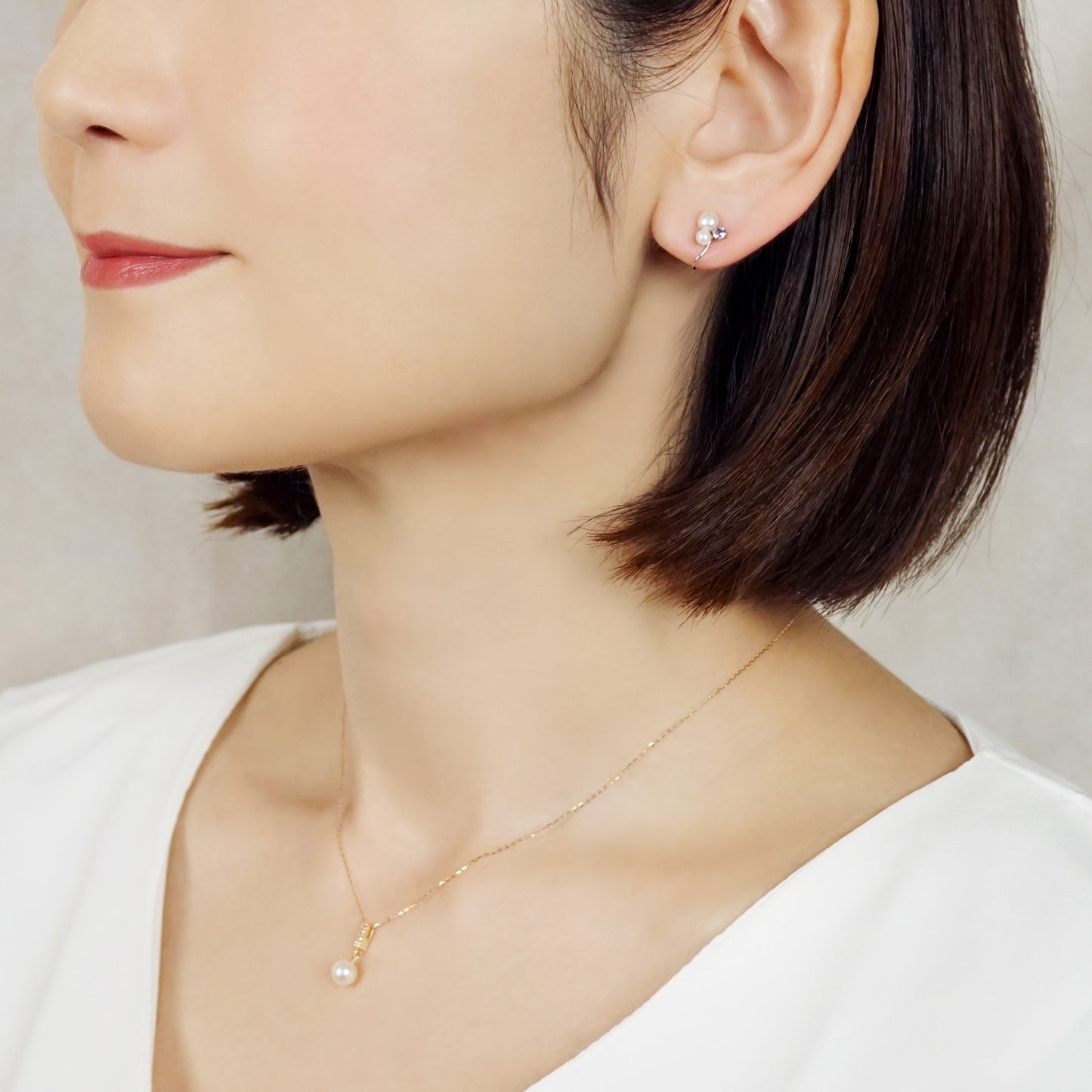 [Airy Clip-On Earrings] Freshwater Pearl Tanzanite Earrings (White Gold) - Model Image