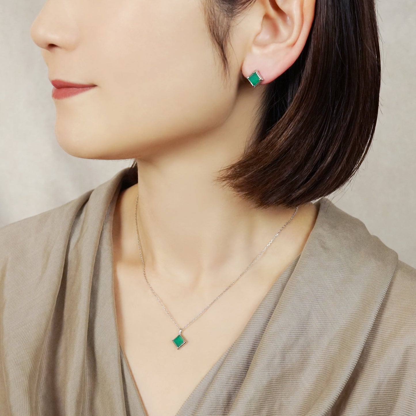 925 Sterling Silver Green Onyx Earrings [Verde Breeze] - Model Image