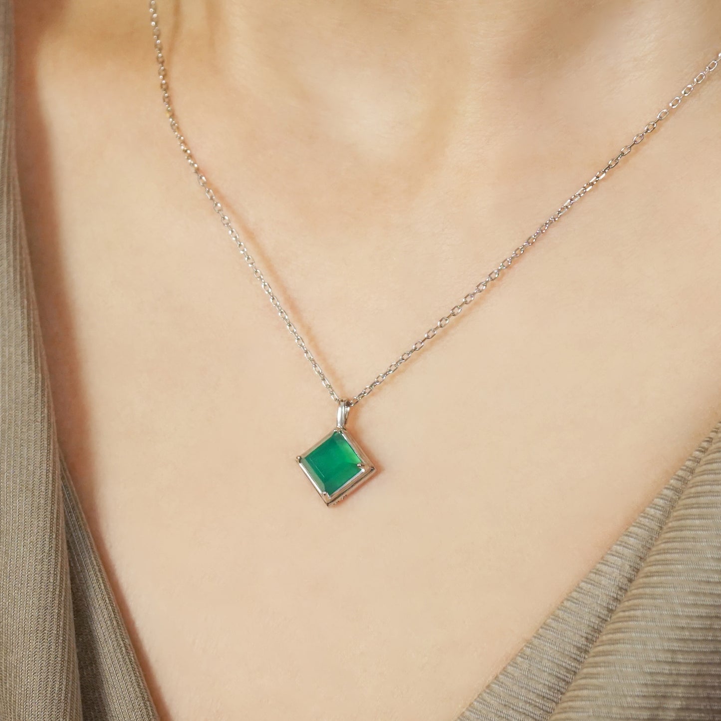 925 Sterling Silver Green Onyx Necklace [Verde Breeze] - Model Image
