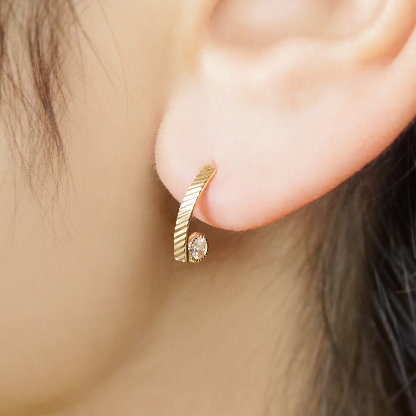 [Palette] 18K/10K White Topaz Base Earrings (For Charms With Large Links Only) (Yellow Gold) - Model Image