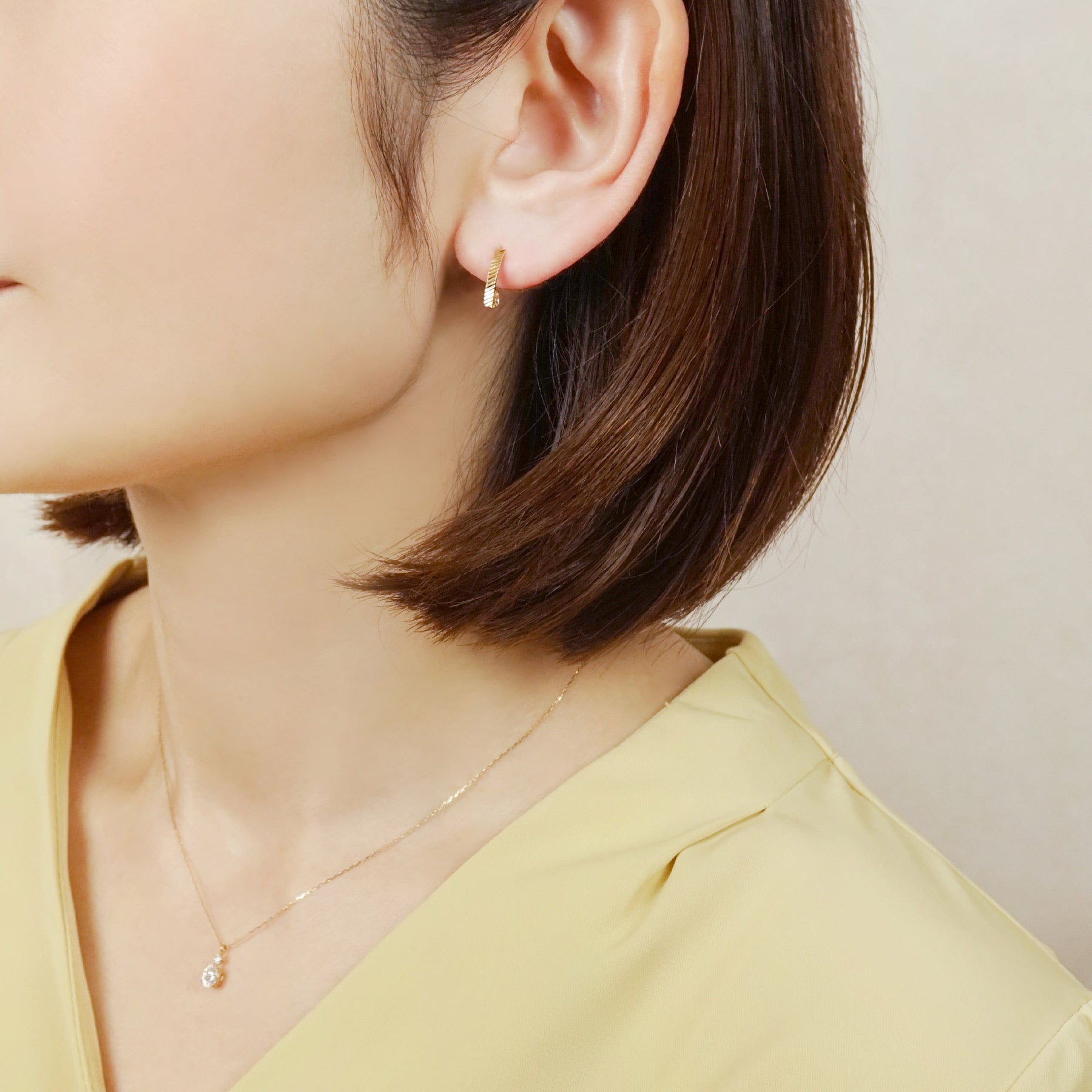 [Palette] 18K/10K White Topaz Base Earrings (For Charms With Large Links Only) (Yellow Gold) - Model Image
