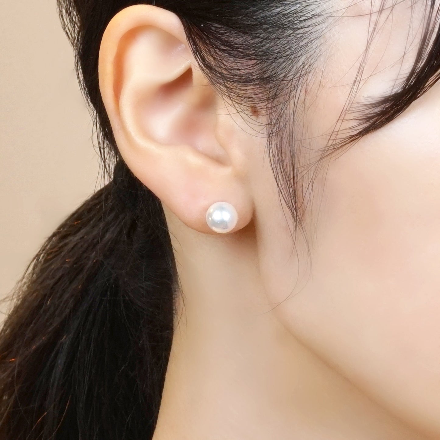 18K Akoya Pearl Earrings [7.5mm] (Yellow Gold) - Model Image
