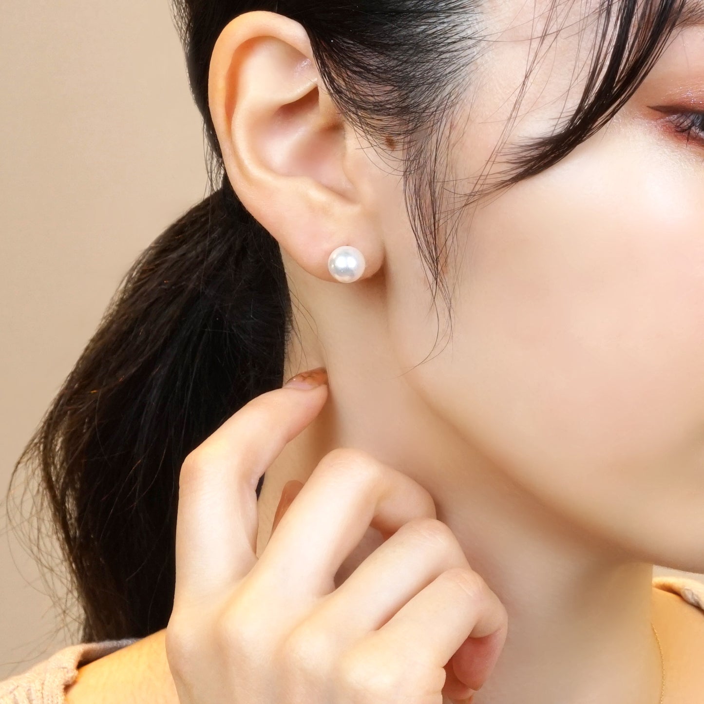 18K Akoya Pearl Earrings [7.5mm] (Yellow Gold) - Model Image