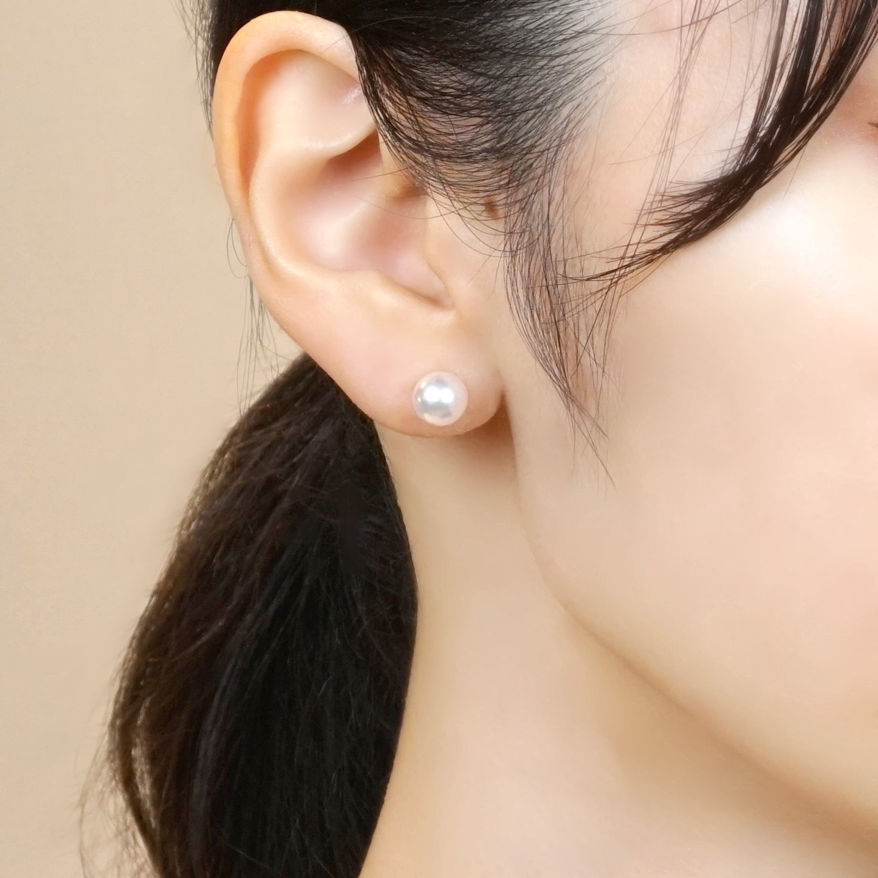 18K Akoya Pearl Earrings [8mm] (Yellow Gold) - Model Image