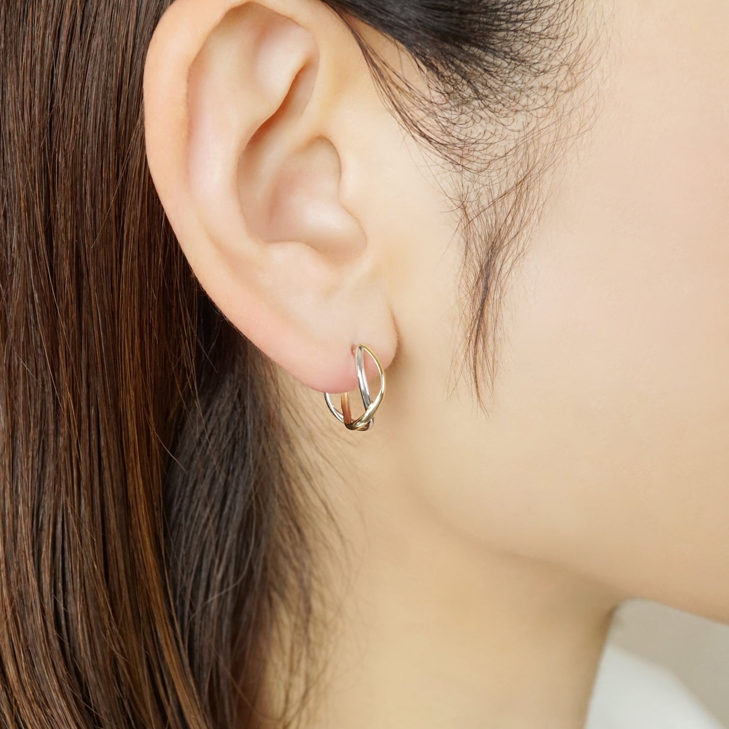 10K Cross Hoop Earrings M (White Gold / Yellow Gold) - Model Image