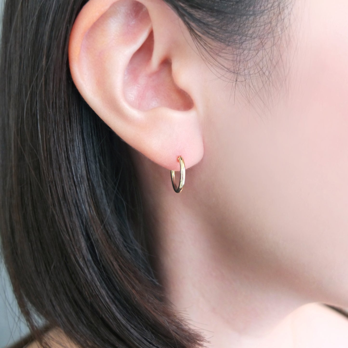 18K Pipe Hoop Earrings (Yellow Gold) - Model Image
