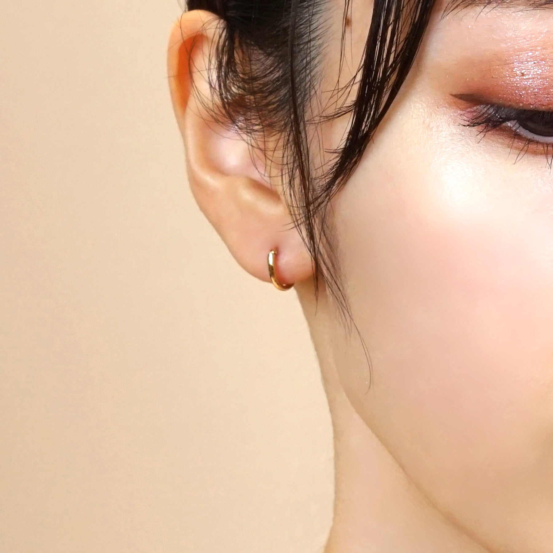 18K Pipe Hoop Earrings (Yellow Gold) - Model Image