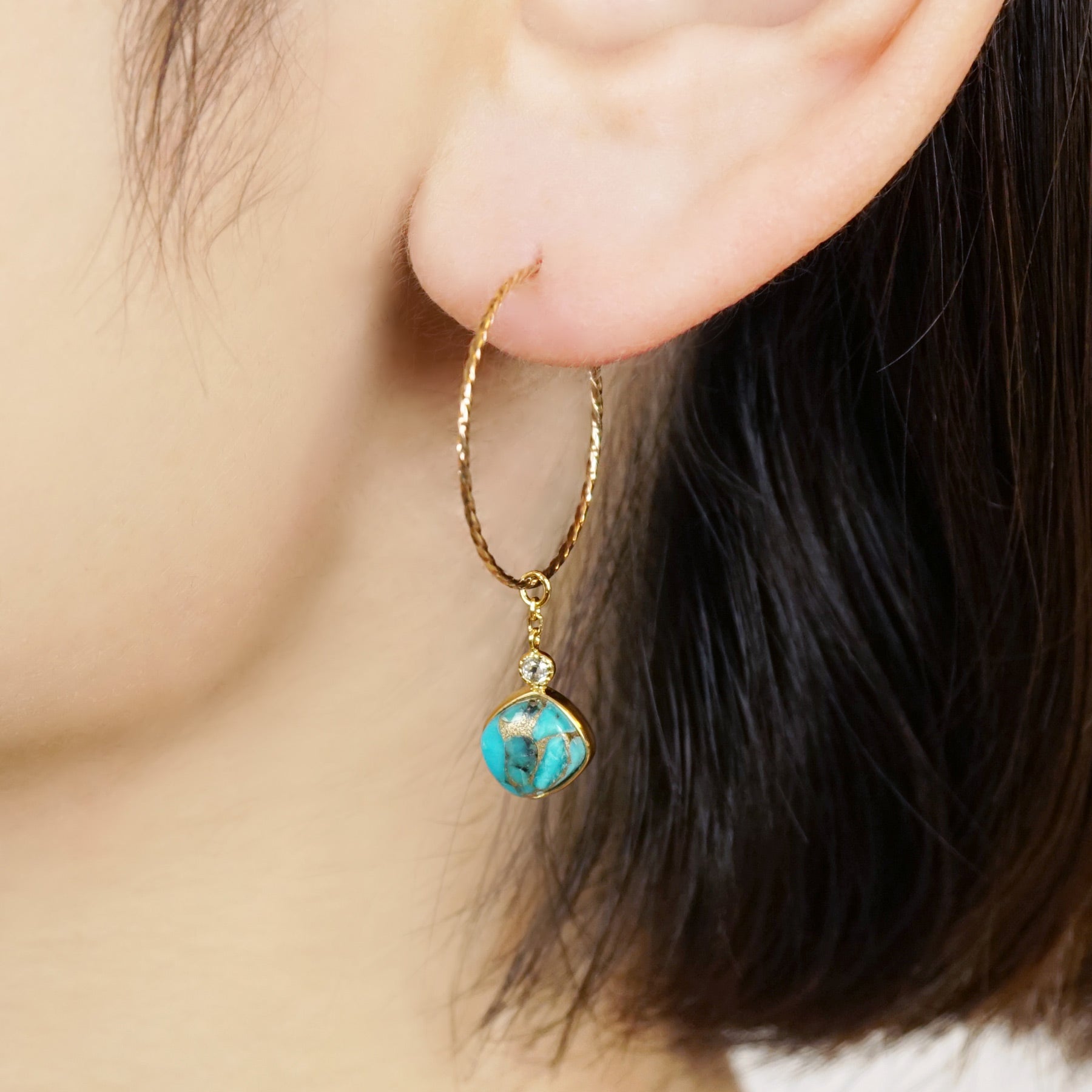 [Palette] 925 Sterling Silver Blue Copper Turquoise Charms - Model Image