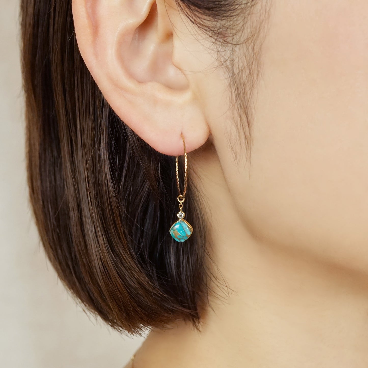 [Palette] 925 Sterling Silver Blue Copper Turquoise Charms - Model Image