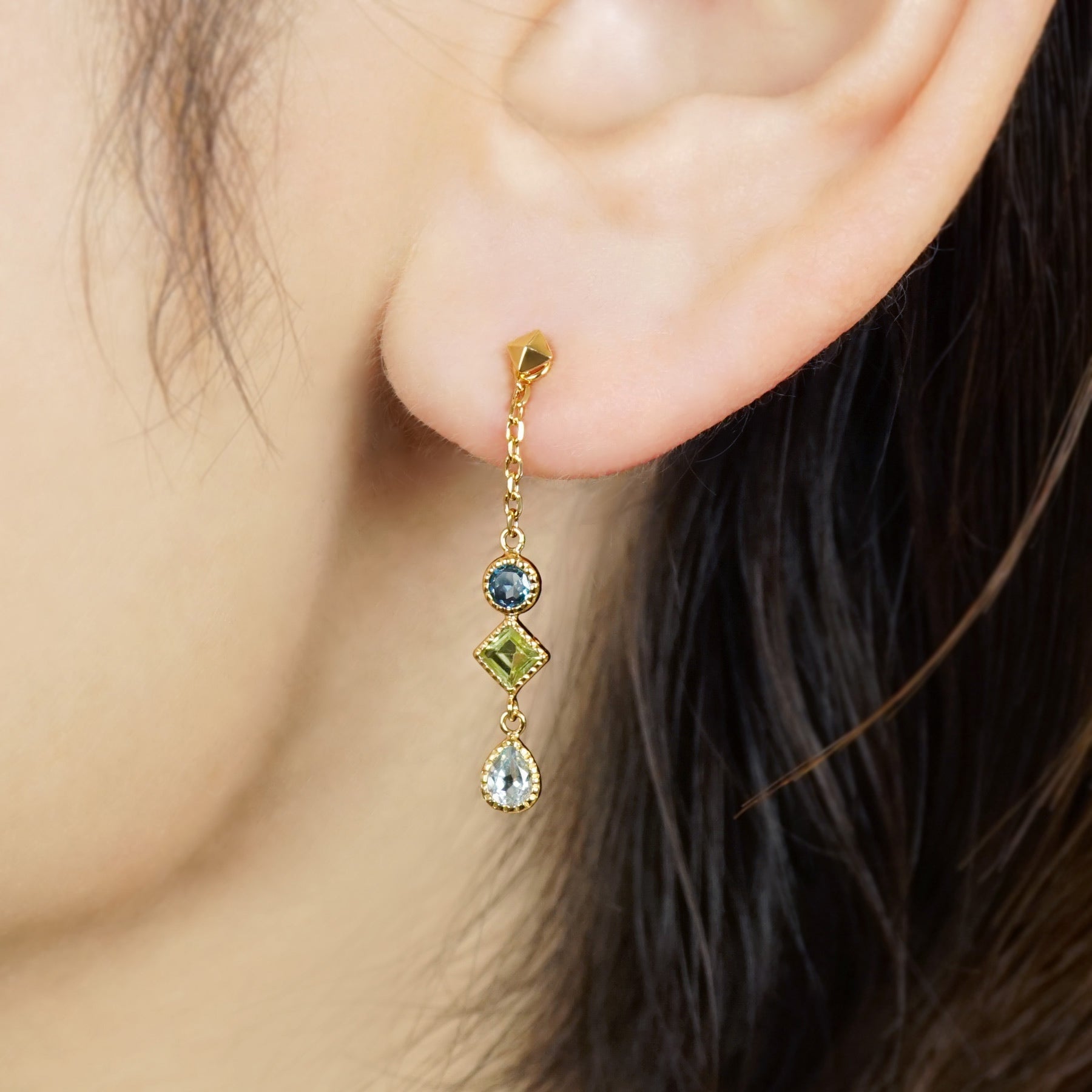 [Palette] 925 Sterling Silver Blue Topaz x Peridot Charms - Model Image