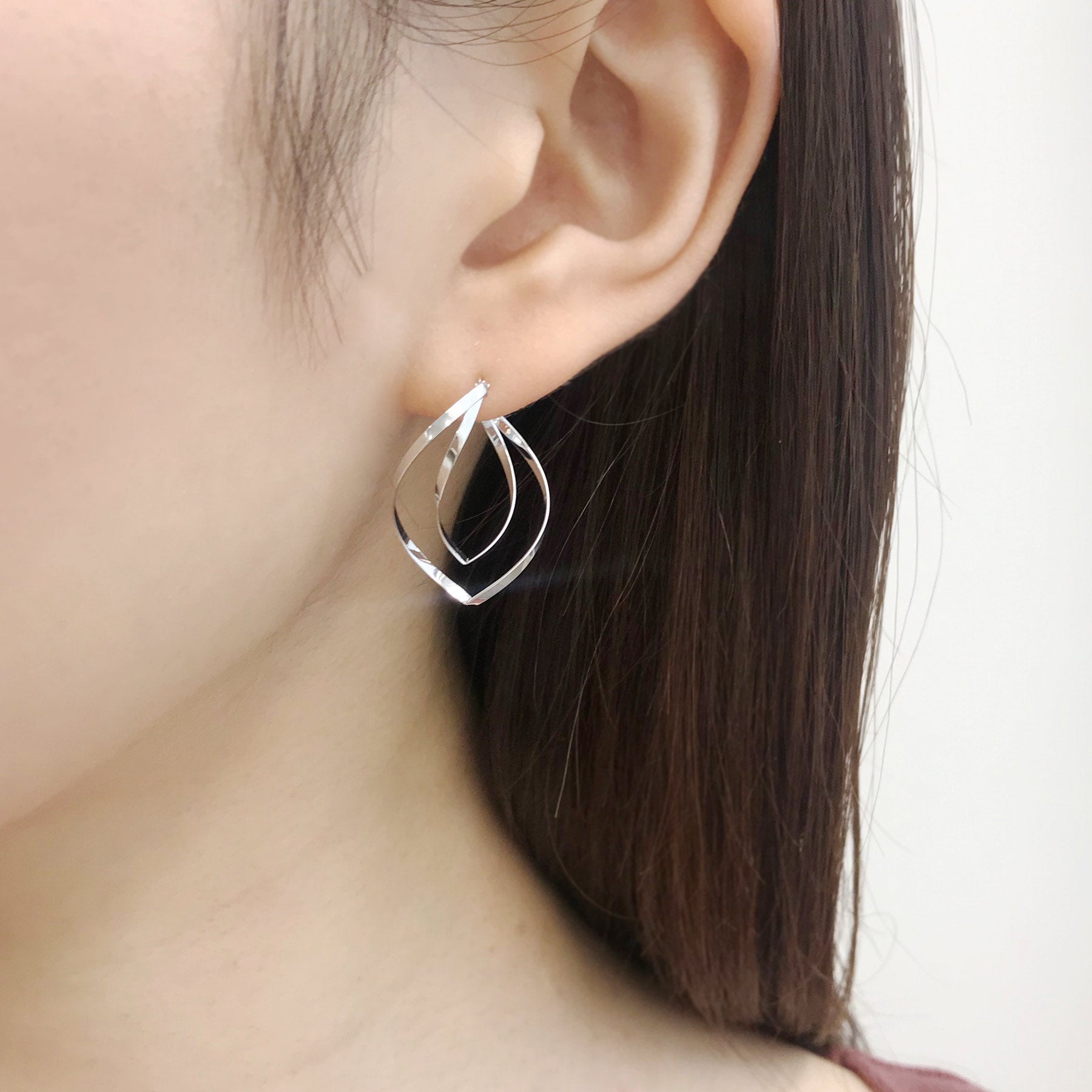 14K/10K Double Twist Hoop Earrings (White Gold) - Model Image